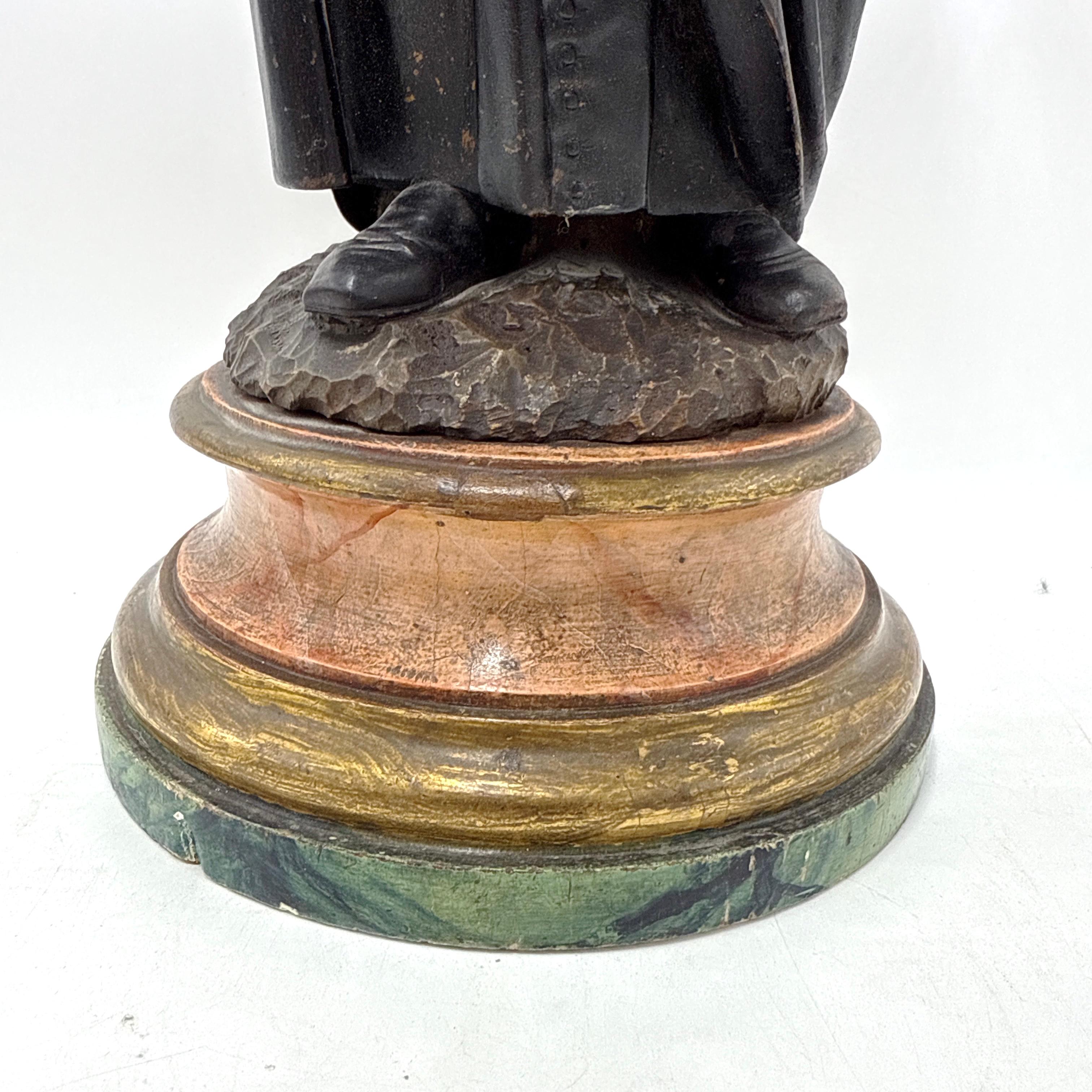 19. Jahrhundert geschnitzt Holz religiöse Statue eines Heiligen mit Glasaugen im Angebot 4