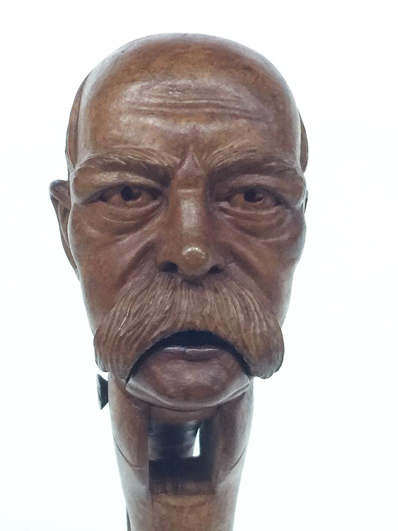 Européen Nu-craquet figuratif en bois sculpté du 19ème siècle d'Otto Von Bismarck en vente