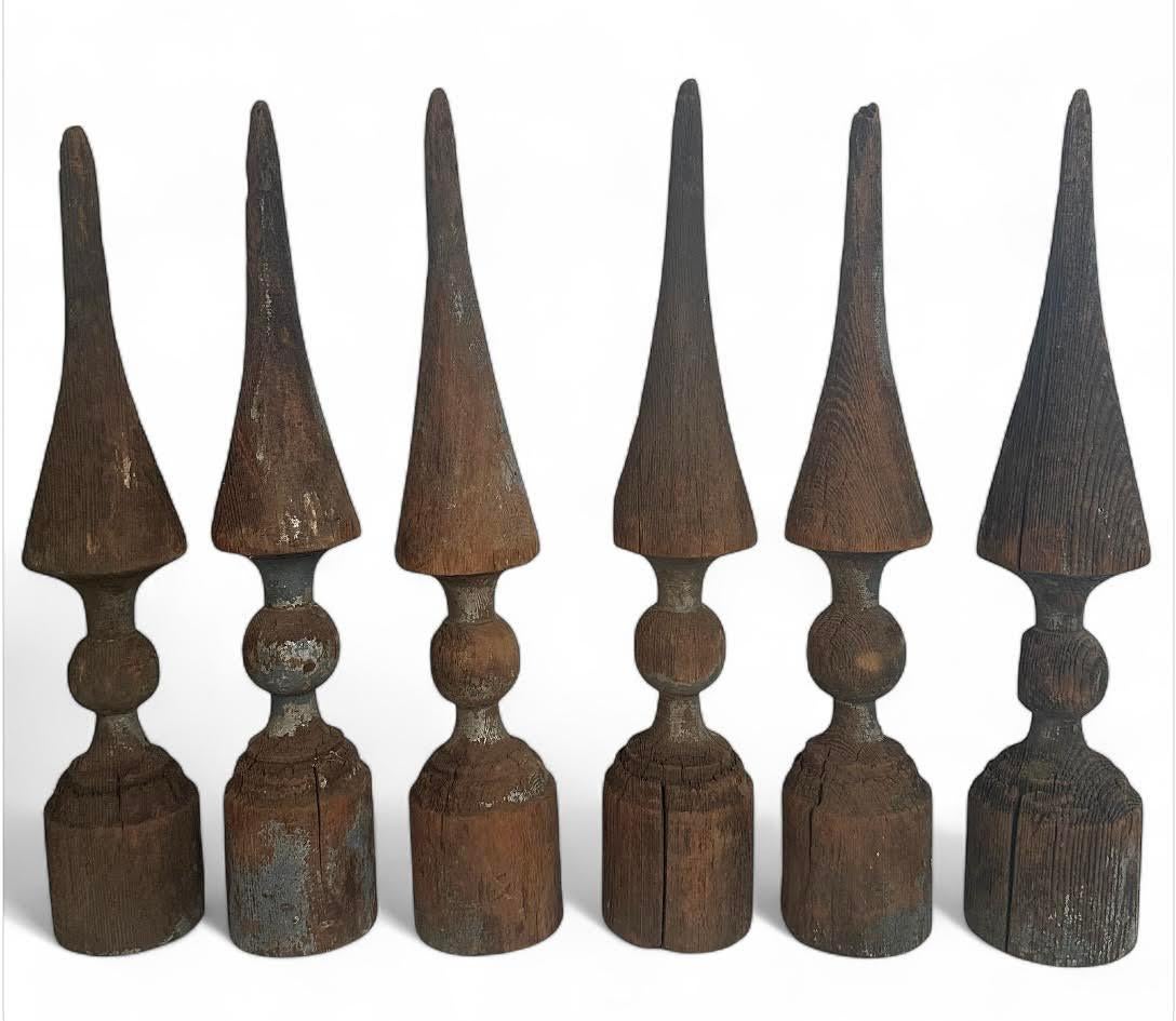 Tornito Collection'S (6): Finali in legno intagliato del XIX secolo in vendita