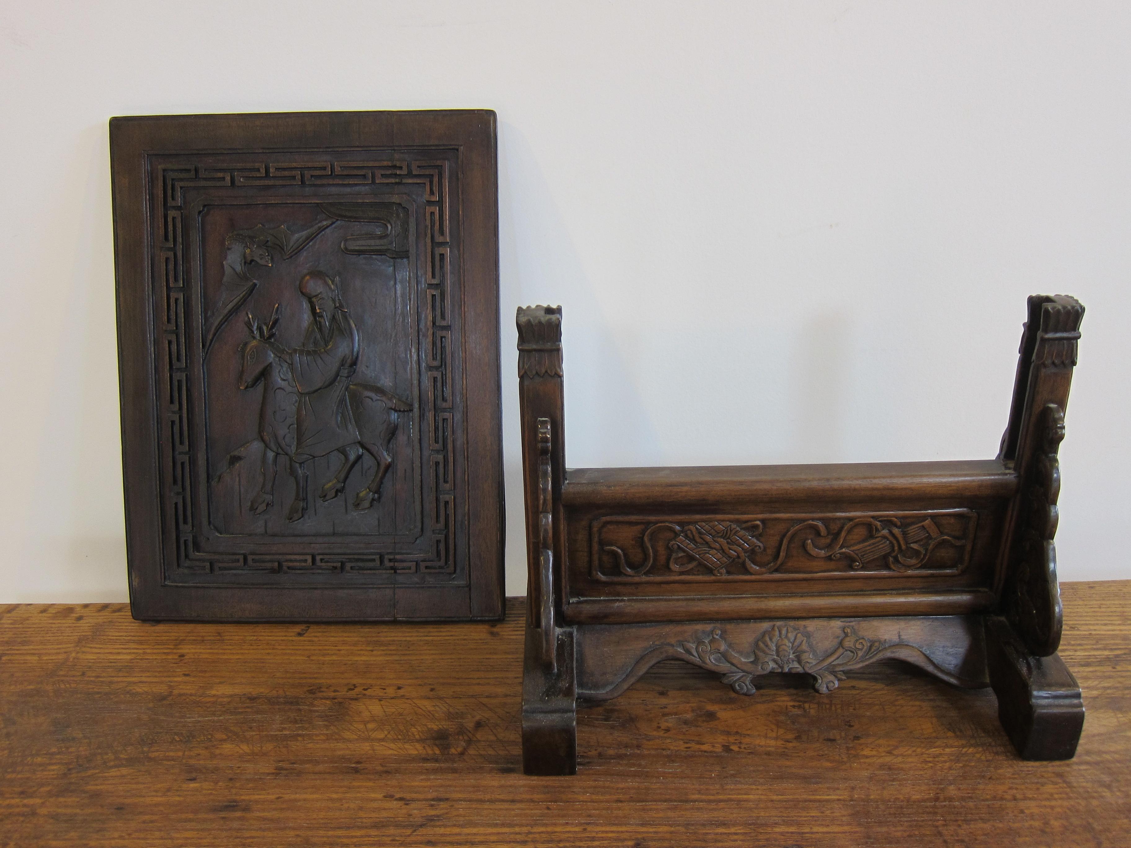 Écran de table en bois sculpté du 19ème siècle en vente 3