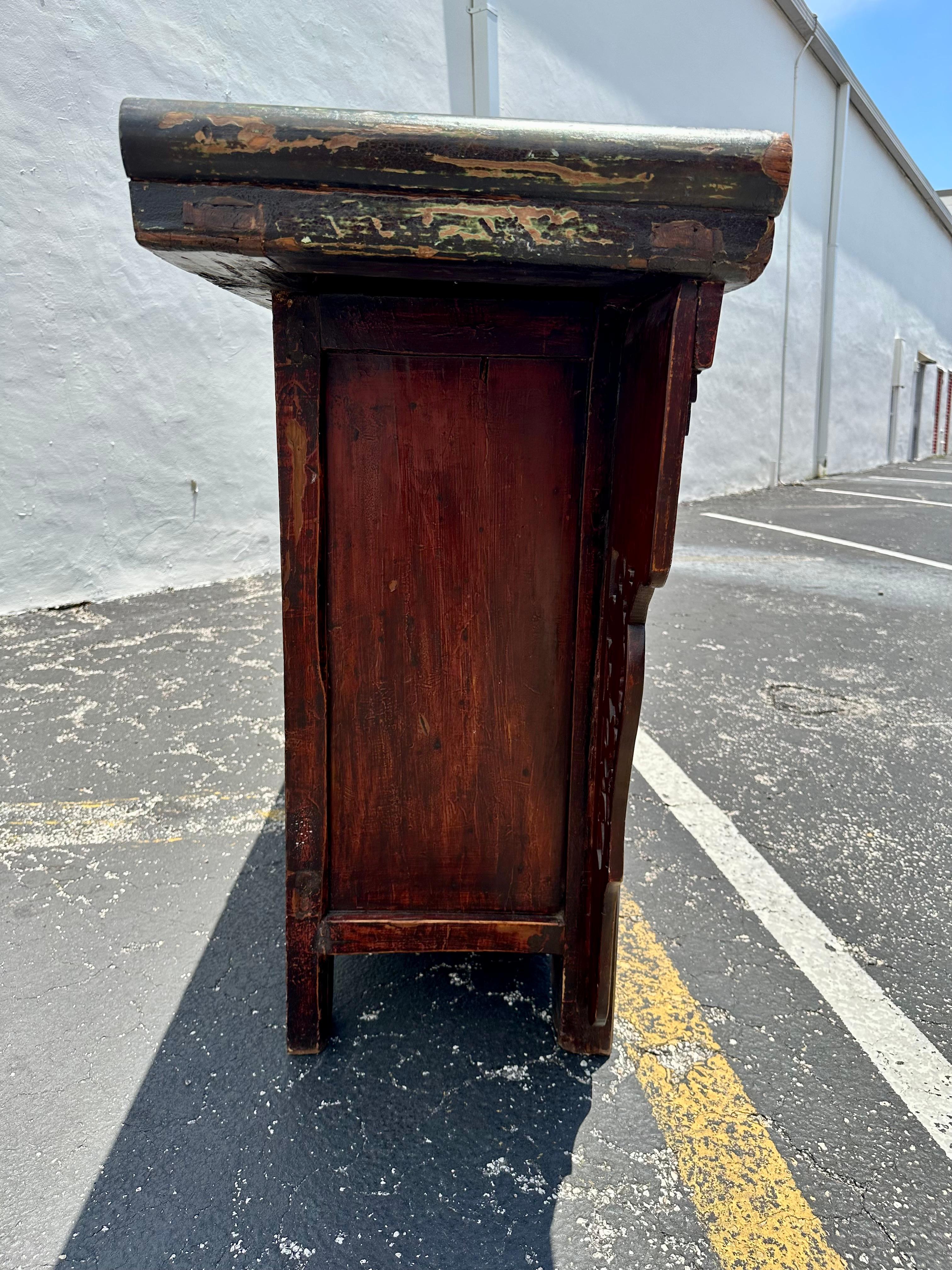 19° secolo scolpito e dipinto a mano  Credenza cinese Red Greene & Greene in vendita 9
