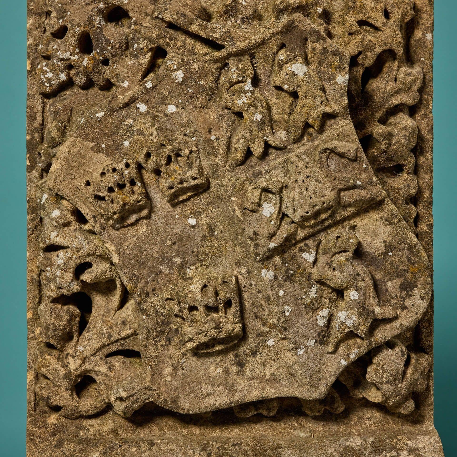 Geschnitzte Yorker Wappenplakette aus Stein aus dem 19. Jahrhundert (Jakobinisch) im Angebot