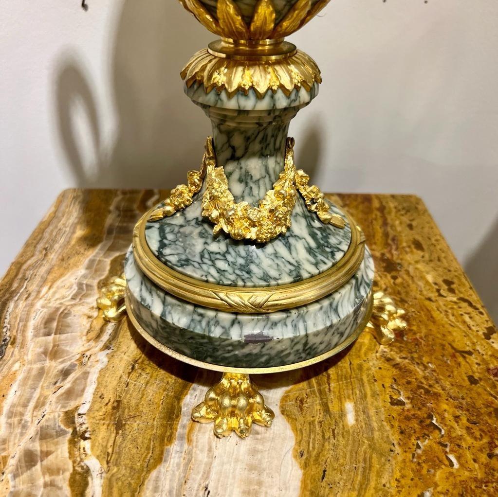 Cassolettes aus Marmor und vergoldeter Bronze aus der Zeit Napoleons III. aus dem 19. Jahrhundert im Zustand „Gut“ im Angebot in NICE, FR