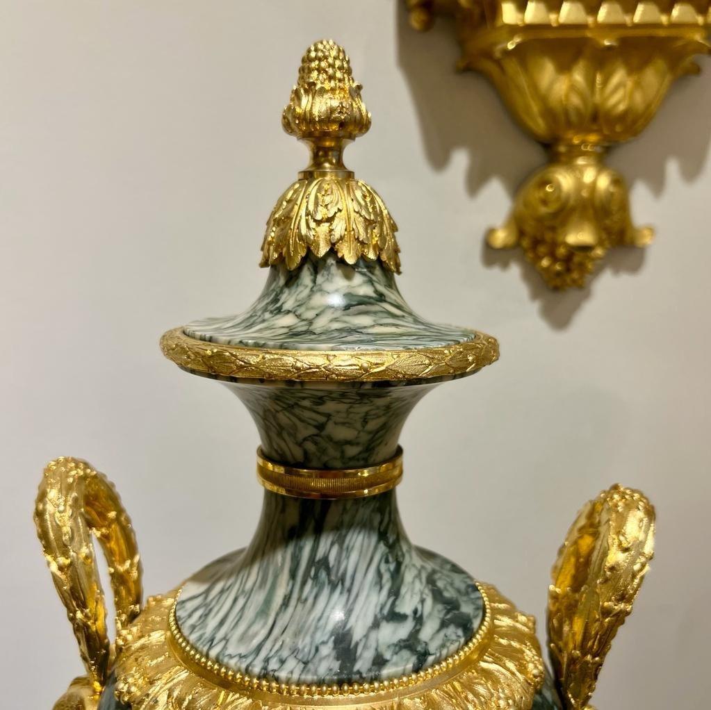Cassolettes aus Marmor und vergoldeter Bronze aus der Zeit Napoleons III. aus dem 19. Jahrhundert im Angebot 1