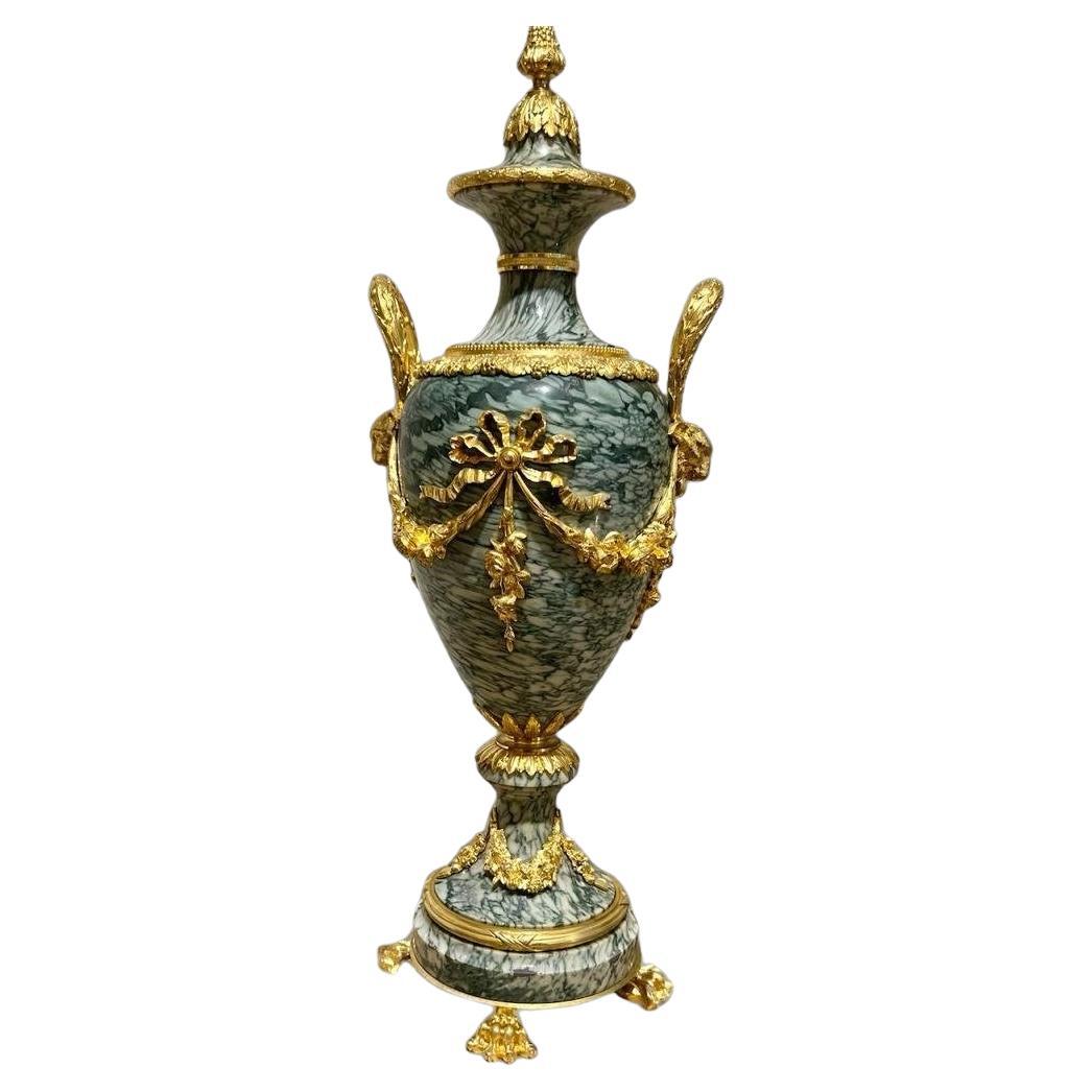 Cassolettes aus Marmor und vergoldeter Bronze aus der Zeit Napoleons III. aus dem 19. Jahrhundert im Angebot