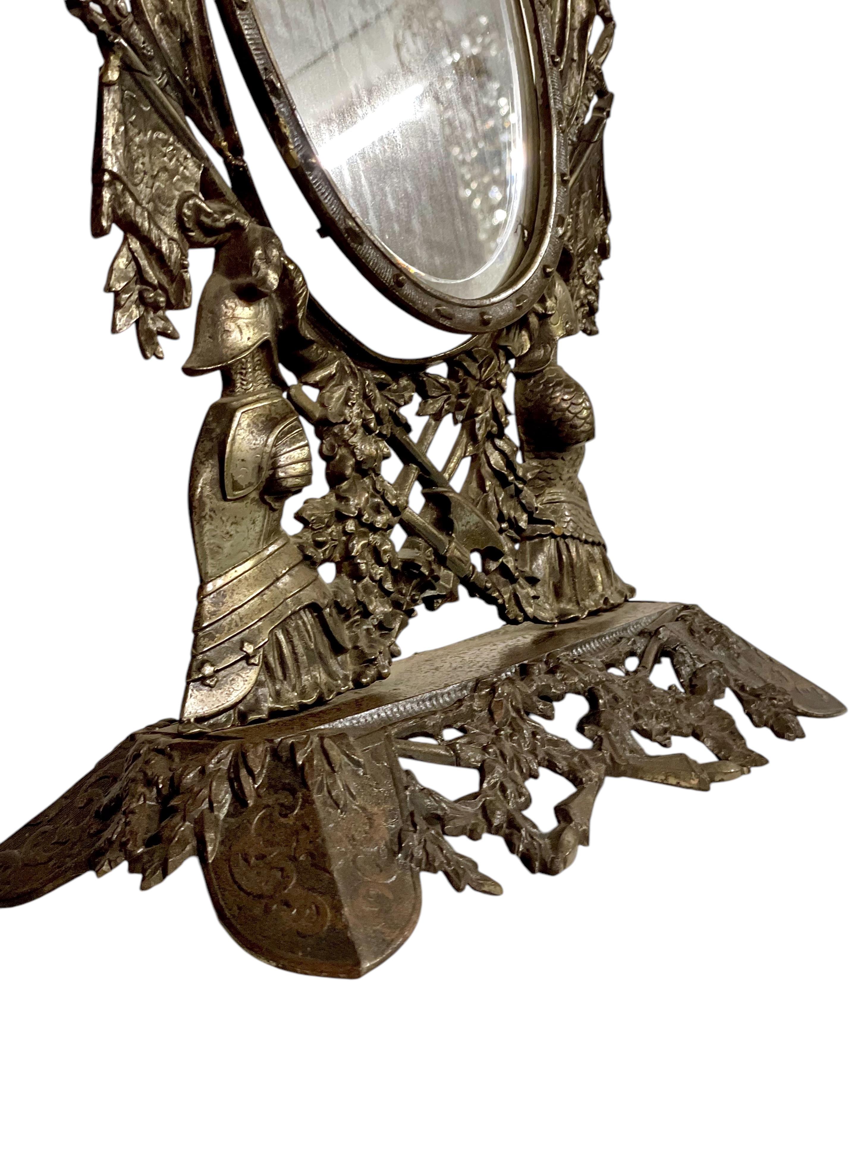 Miroir de table en fonte et fer doré du 19e siècle avec motifs héraldiques et chevaliers en vente 4