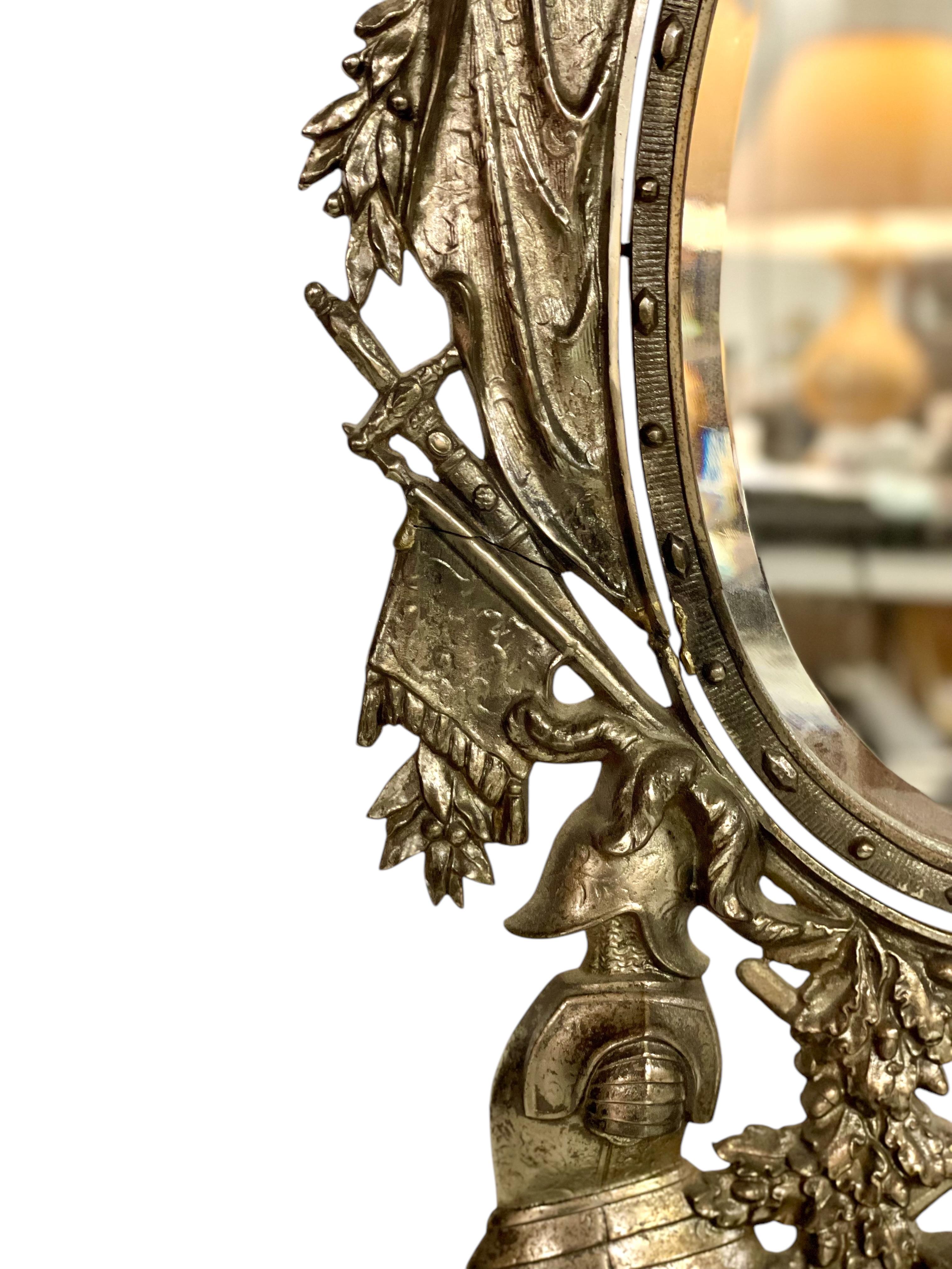 Miroir de table en fonte et fer doré du 19e siècle avec motifs héraldiques et chevaliers en vente 6