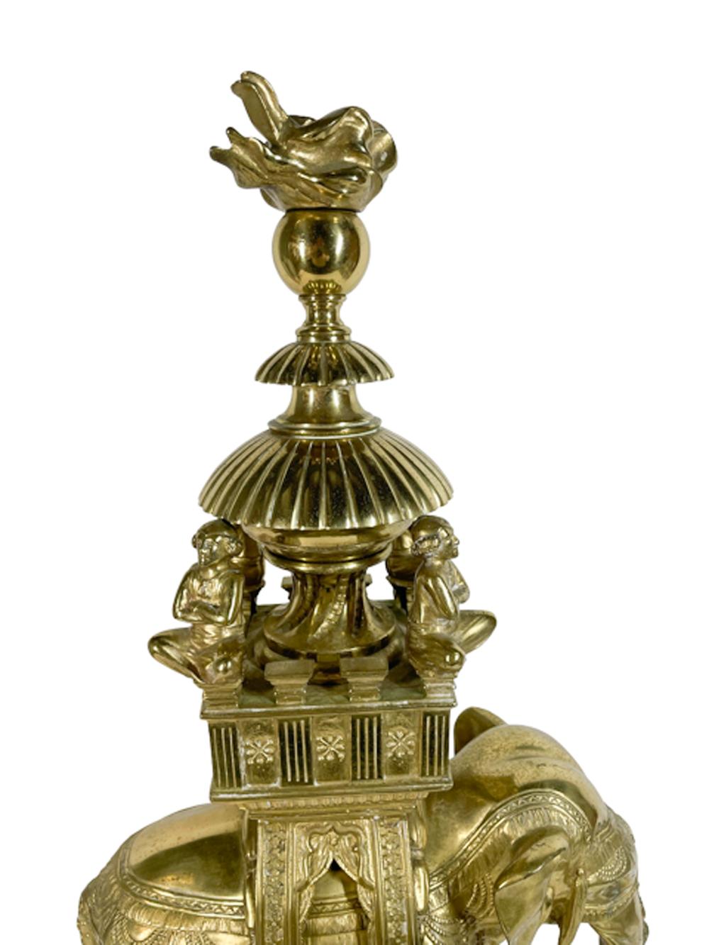 Kaminsims-Garnituren oder Chenets aus gegossenem Messing aus dem 19. Jahrhundert im anglo-indischen Stil im Angebot 6