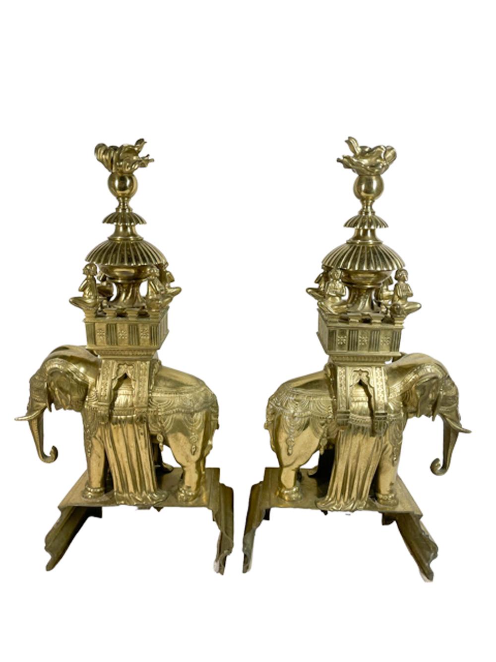 Kaminsims-Garnituren oder Chenets aus gegossenem Messing aus dem 19. Jahrhundert im anglo-indischen Stil im Zustand „Gut“ im Angebot in Chapel Hill, NC