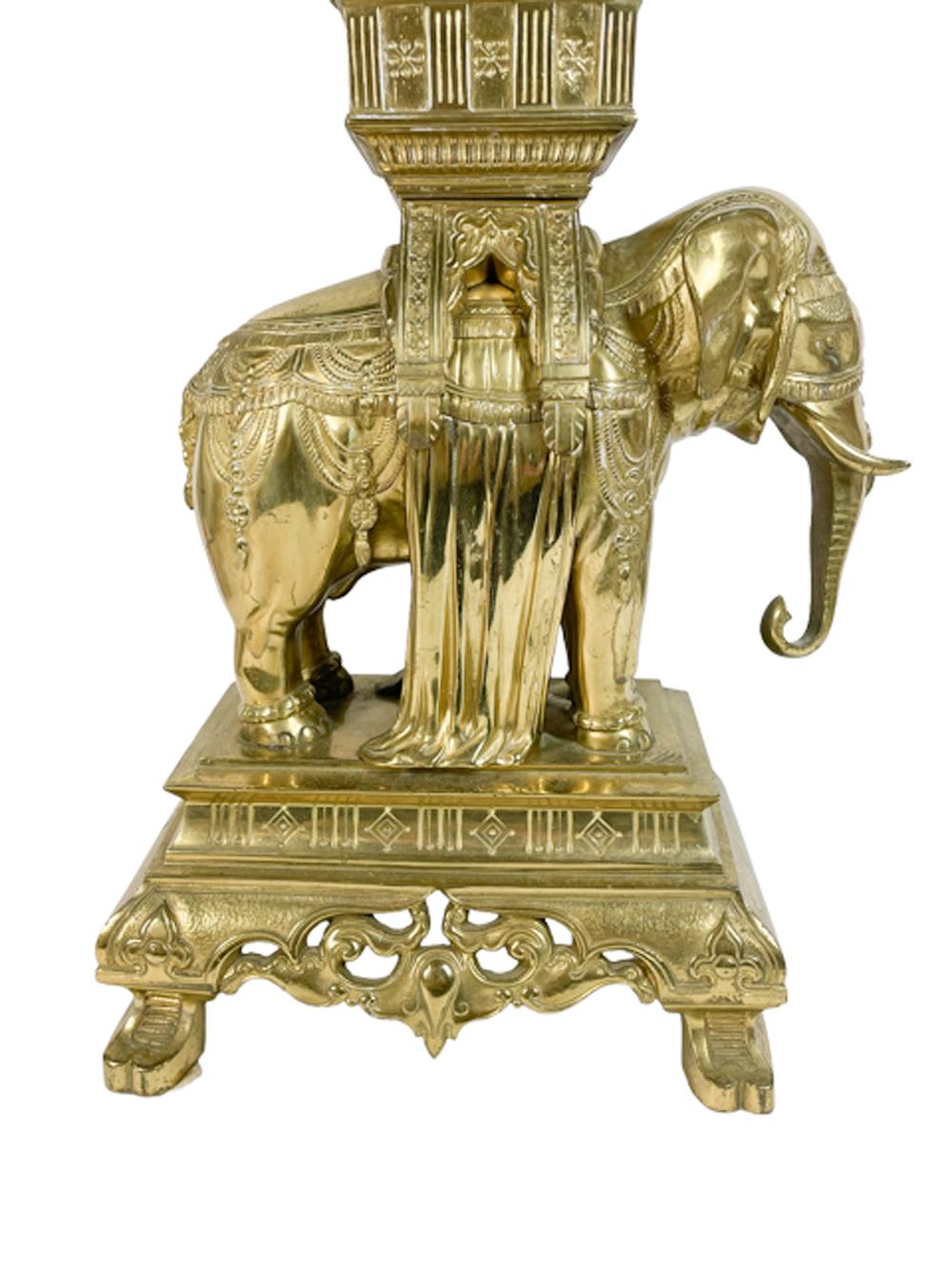 Kaminsims-Garnituren oder Chenets aus gegossenem Messing aus dem 19. Jahrhundert im anglo-indischen Stil im Angebot 4