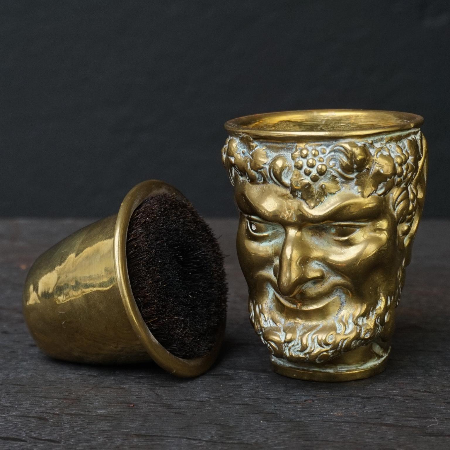 19th Century Cast Brass Satyr Bacchus Pan with Grapes and Grapevines Pen Wipe In Good Condition For Sale In Haarlem, NL