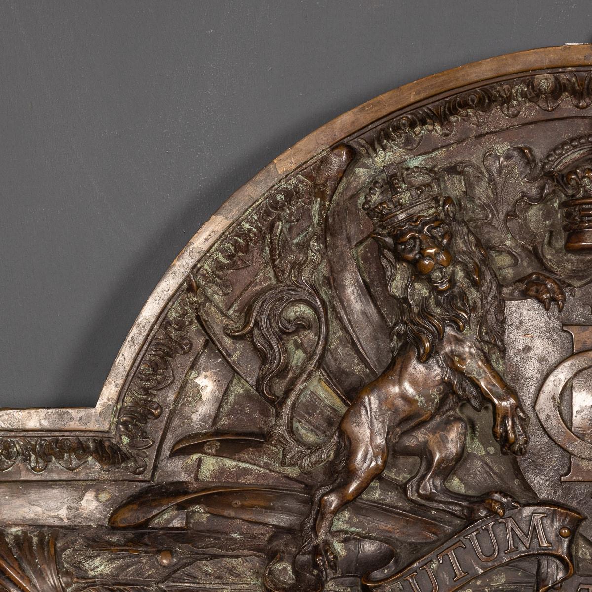Gegossener Bronzespiegel aus dem 19. Jahrhundert, Royal Insurance Company, um 1880 im Angebot 6