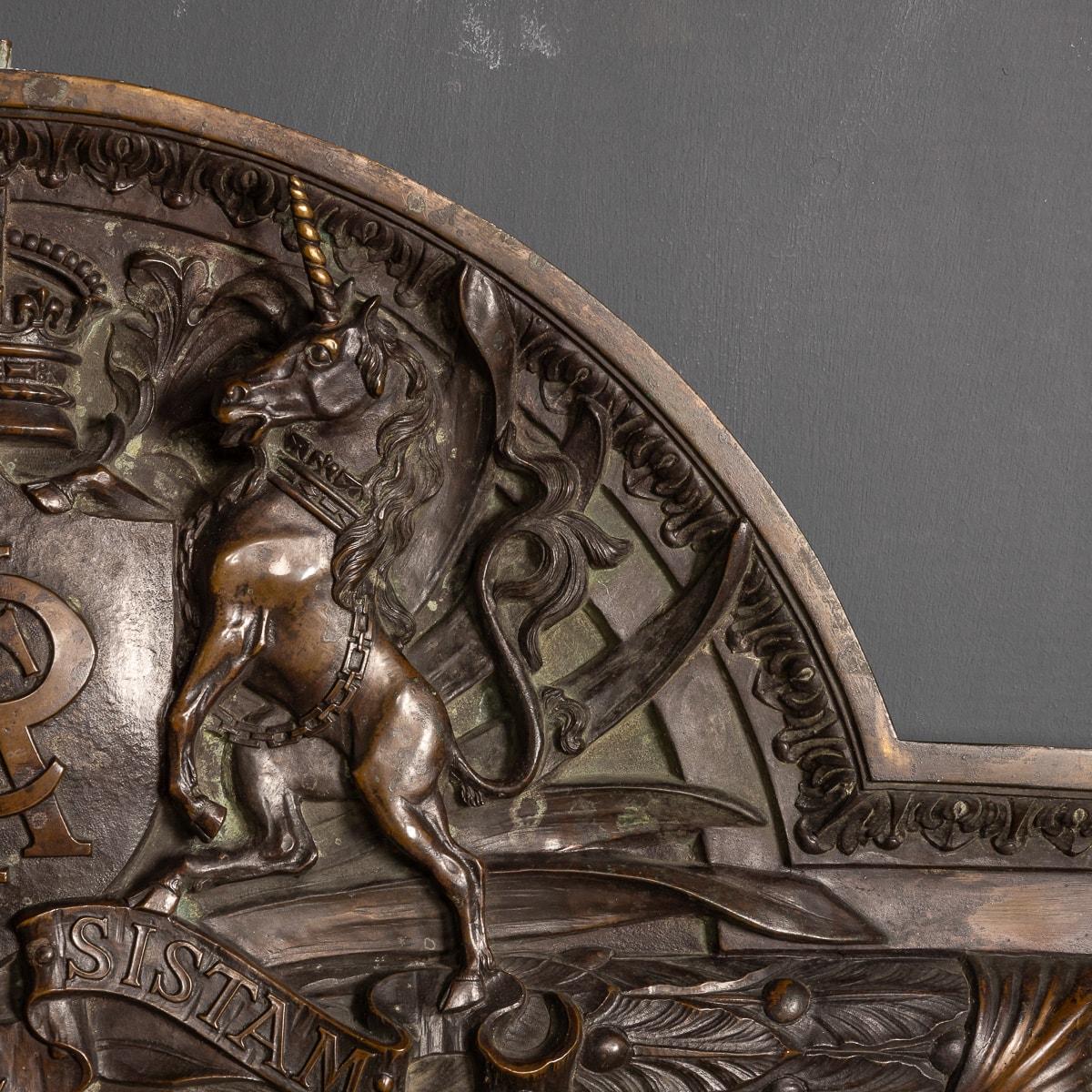 Gegossener Bronzespiegel aus dem 19. Jahrhundert, Royal Insurance Company, um 1880 im Angebot 4