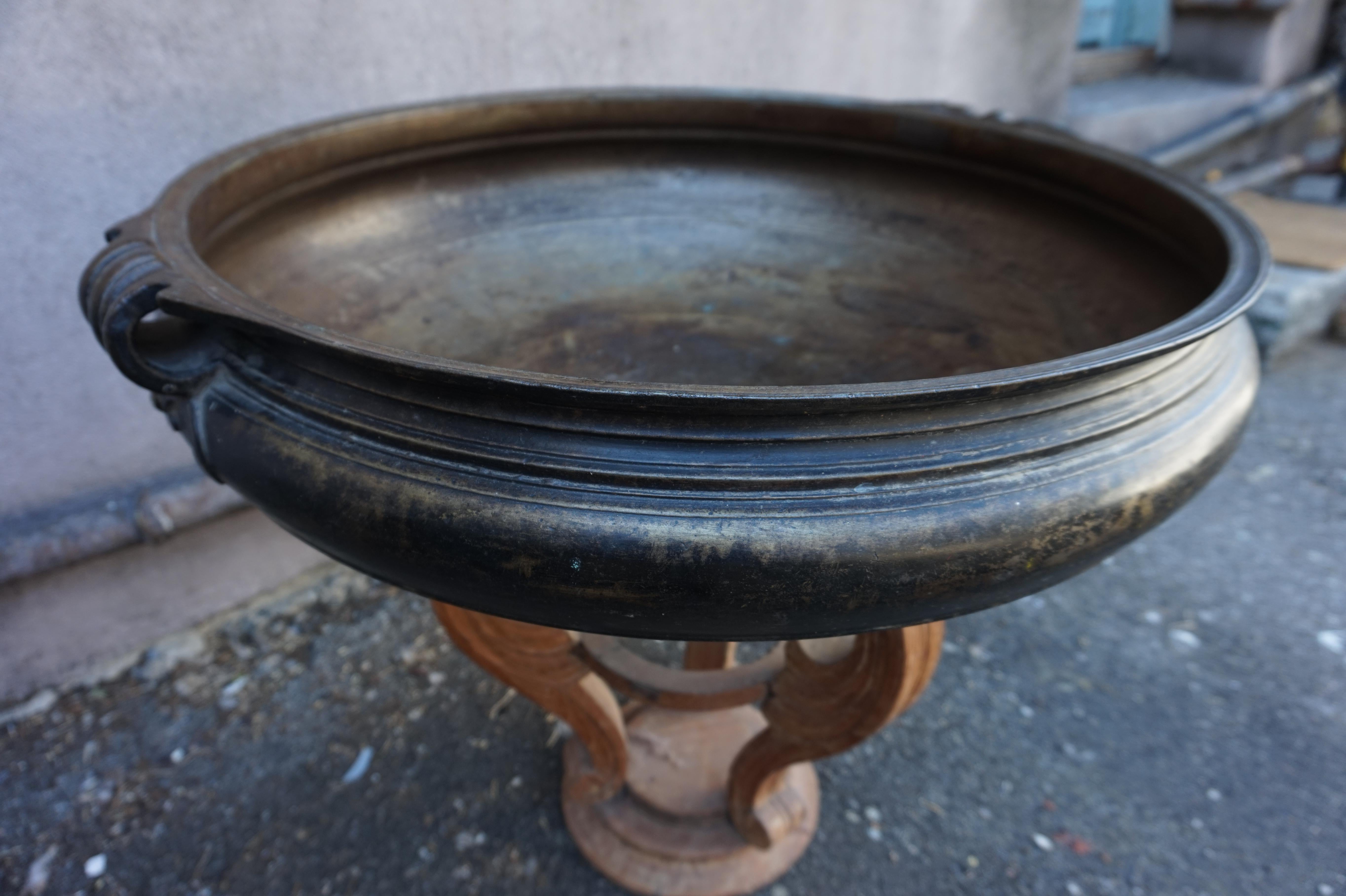 19th Century Cast Bronze Vessel Planter Sink with Handles & Original Patina For Sale 1