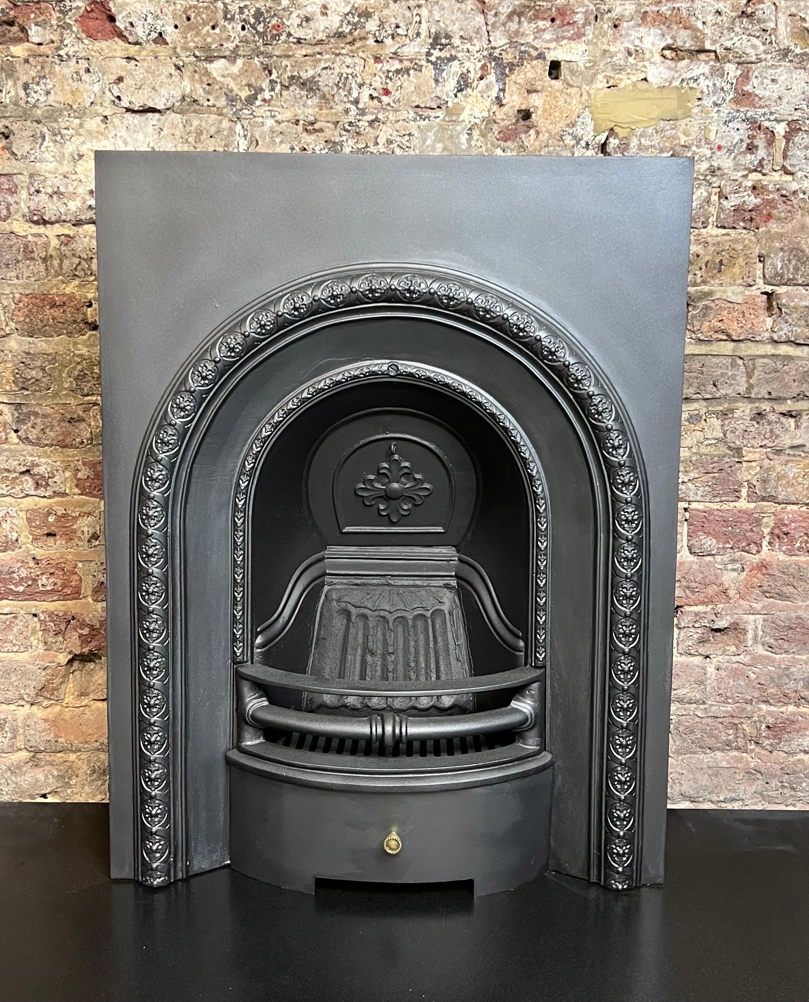 19th Century Cast Iron Arch Fireplace Insert
Recently Salvaged From A London Town House.
Blackened Finish With Back & Front Bars & Ash Cover.

Dimensions:

Frame Width 28
