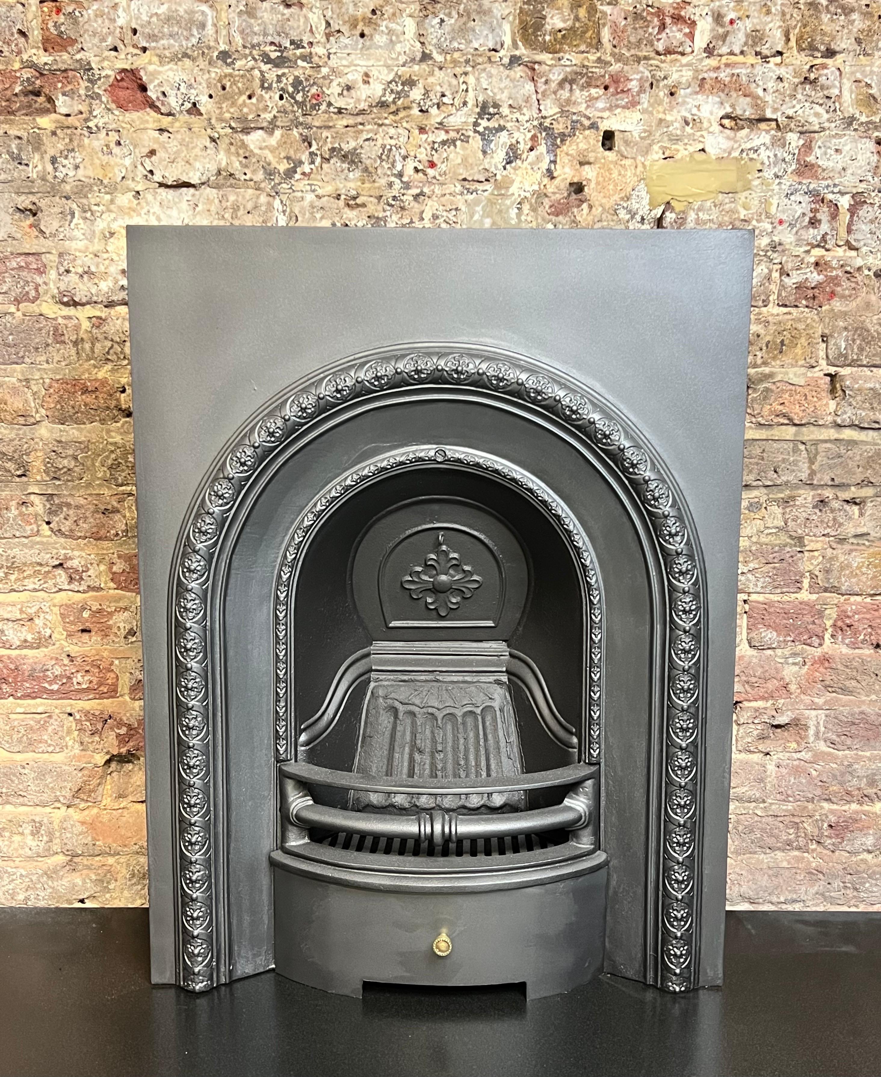 British 19th Century Cast Iron Arch Fireplace Insert For Sale