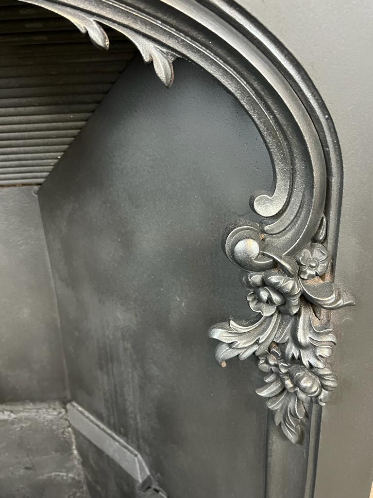 19th century Cast Iron Arched Fireplace Insert.
Recently Salvaged From A London Town House Dated circa 1862.
This Traditional cast iron Fireplace Insert Is Typical Of The Victorian Period.
This Was Used As A Main Source Of Heating The Front