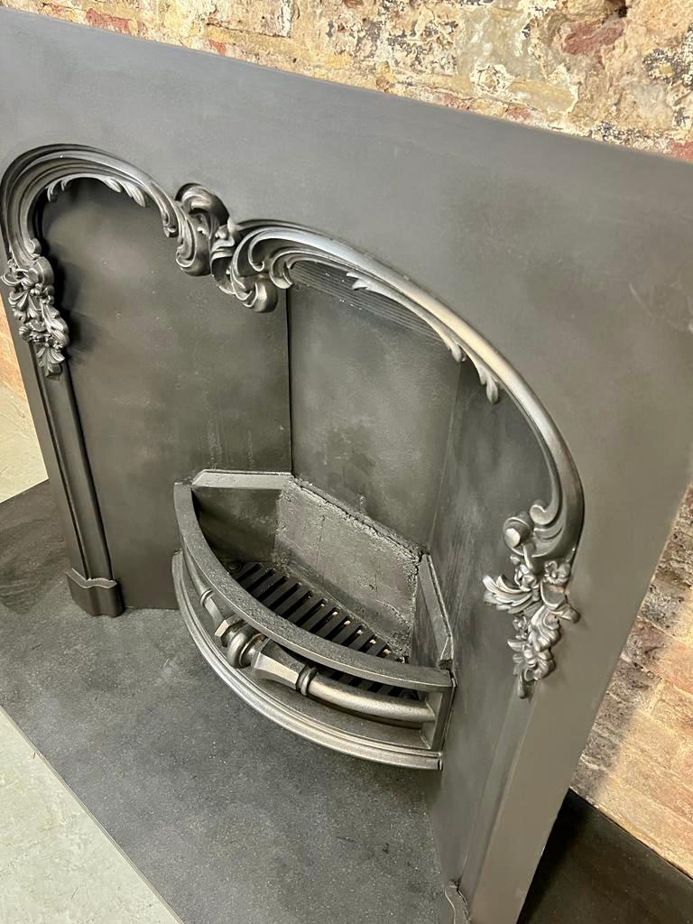 English 19th Century Cast Iron Arched Fireplace Insert For Sale