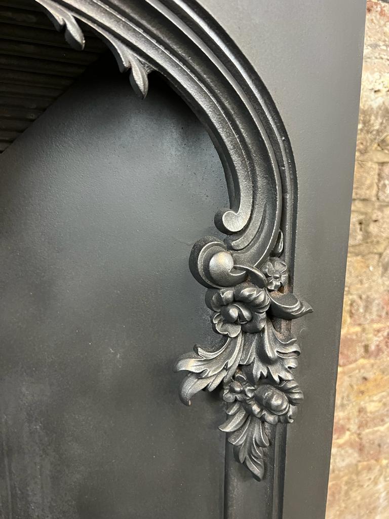 19th Century Cast Iron Arched Fireplace Insert For Sale 1