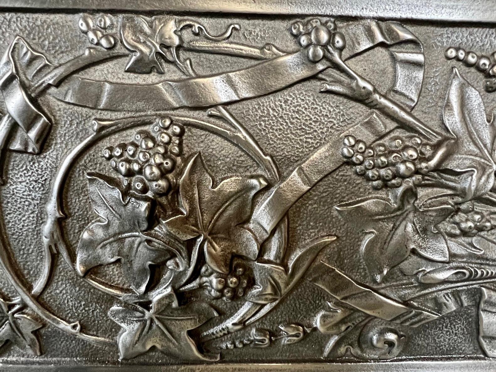 19. Jahrhundert Gusseisen brüniert Mantlepiece Surround im Angebot 7