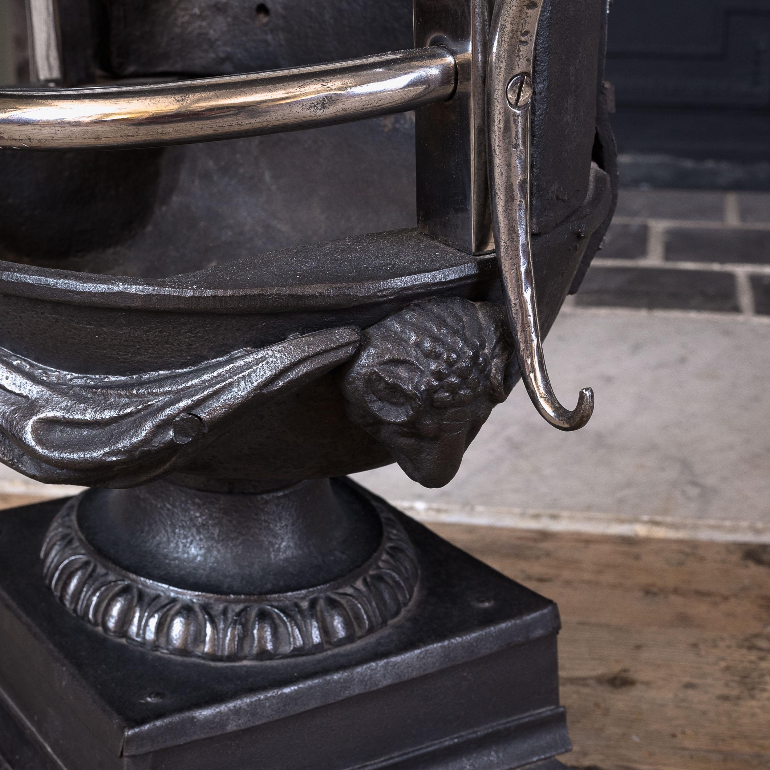 19th Century Cast Iron Coal Grate For Sale 3