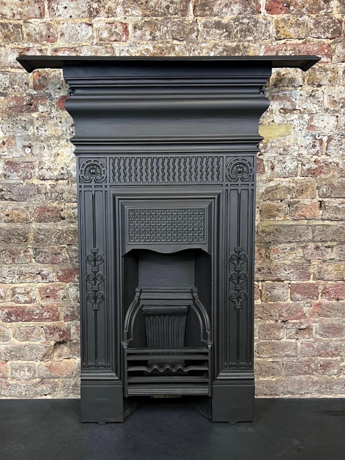 Camino combinato in ghisa del XIX secolo.
Finitura originale vittoriana annerita.
Recentemente è stato salvato da una Townes del centro di Londra.
Completa di barre anteriori e posteriori originali.

Dimensioni:

Larghezza ripiano 36
Profondità del