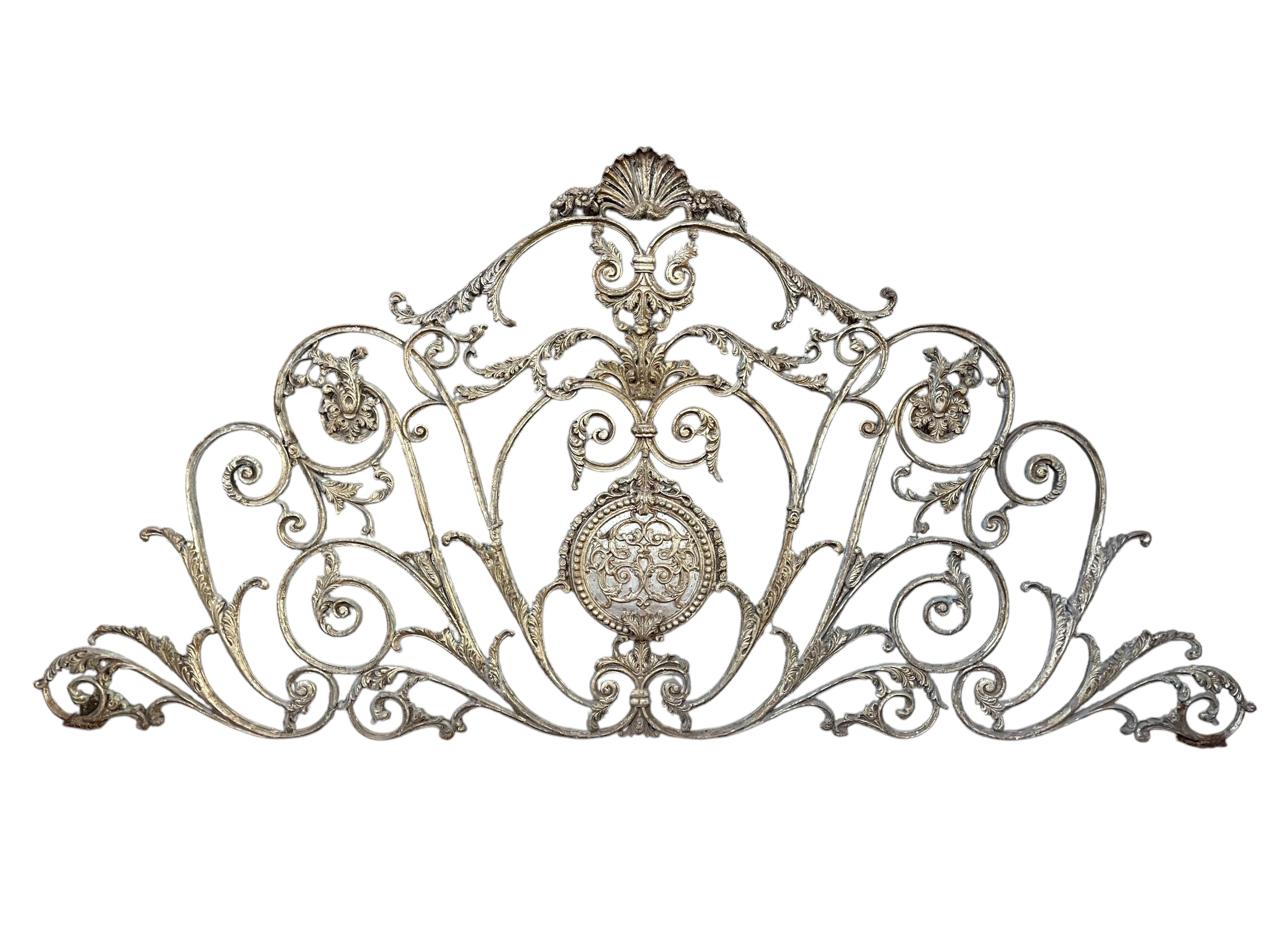 19th Century Cast Iron Decorative Panel with Floral scrolling In Fair Condition For Sale In Southall, GB