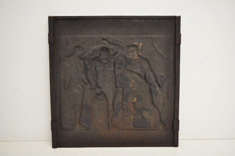 Plaque De Cheminée En Fonte Représentant Une Scène Romant