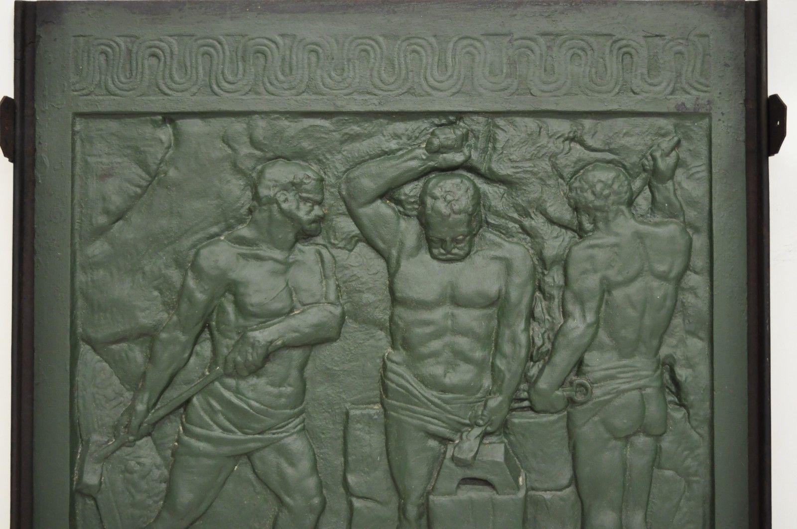 19. Jahrhundert Cast Iron Fireback Figural Foundry Arbeiter Darstellung (Art déco) im Angebot