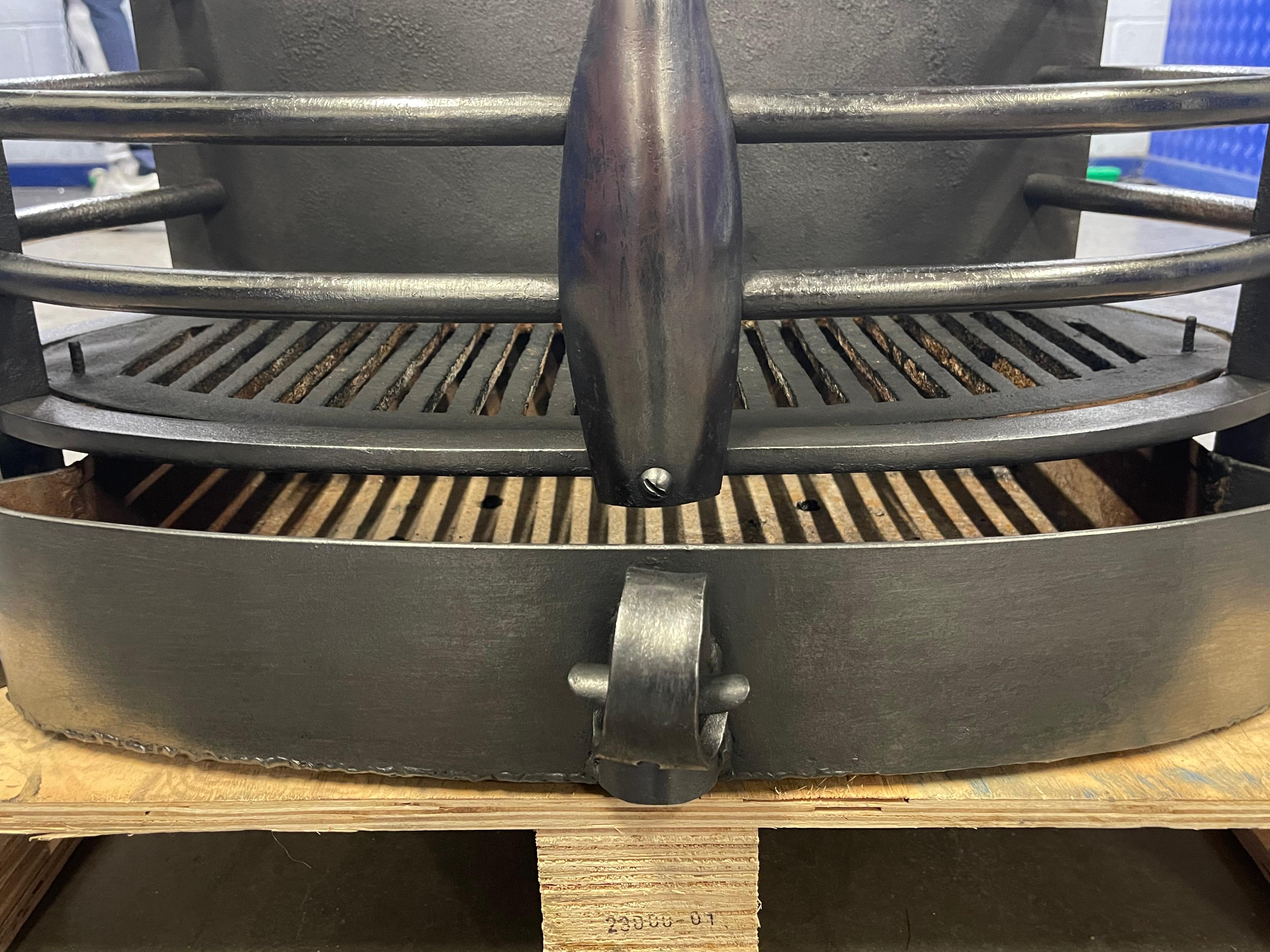 19th Century Cast Iron Firebasket with Ashpan In Good Condition For Sale In Southall, GB