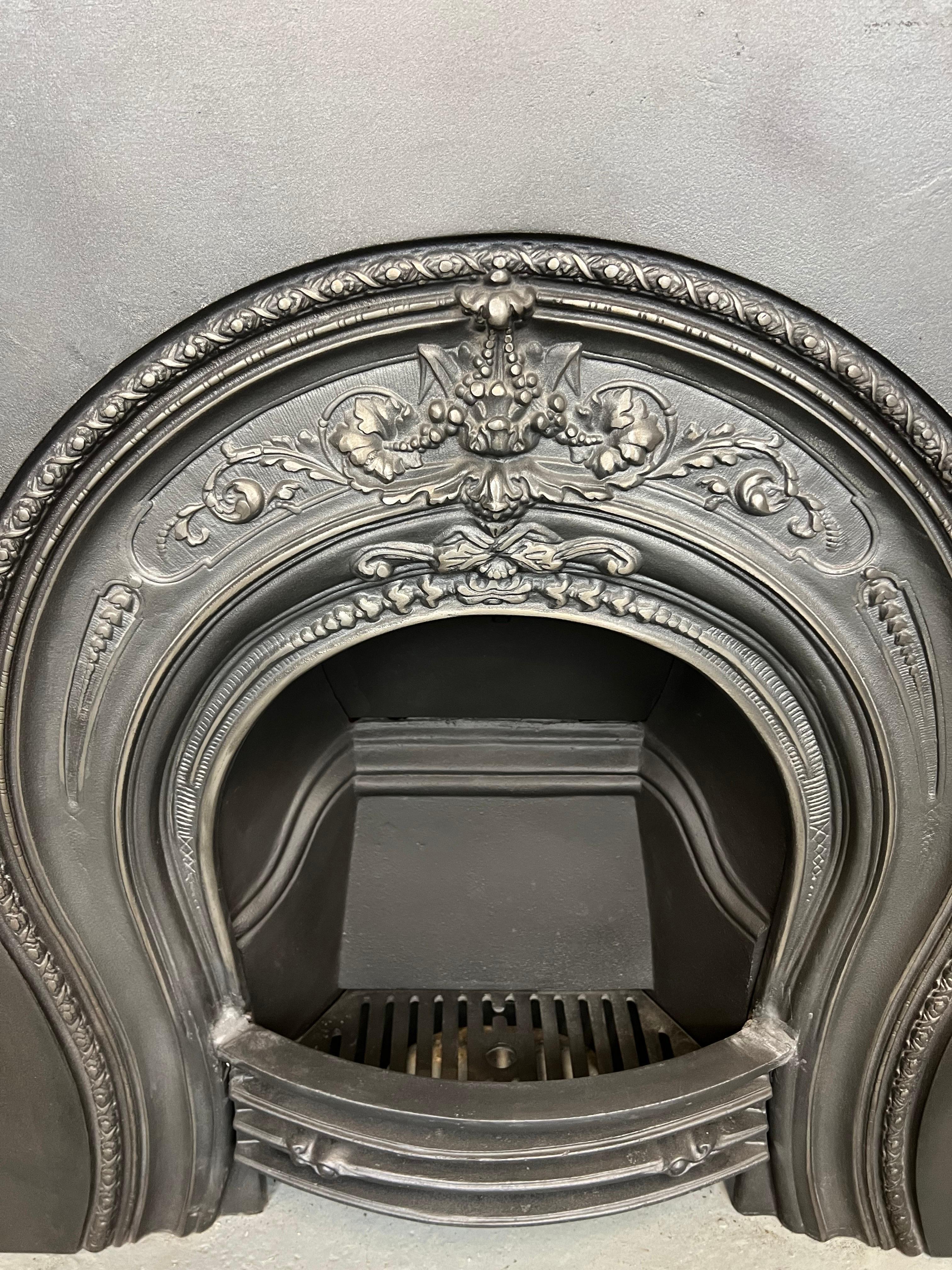 19th Century Cast Iron Fireplace Insert For Sale 4