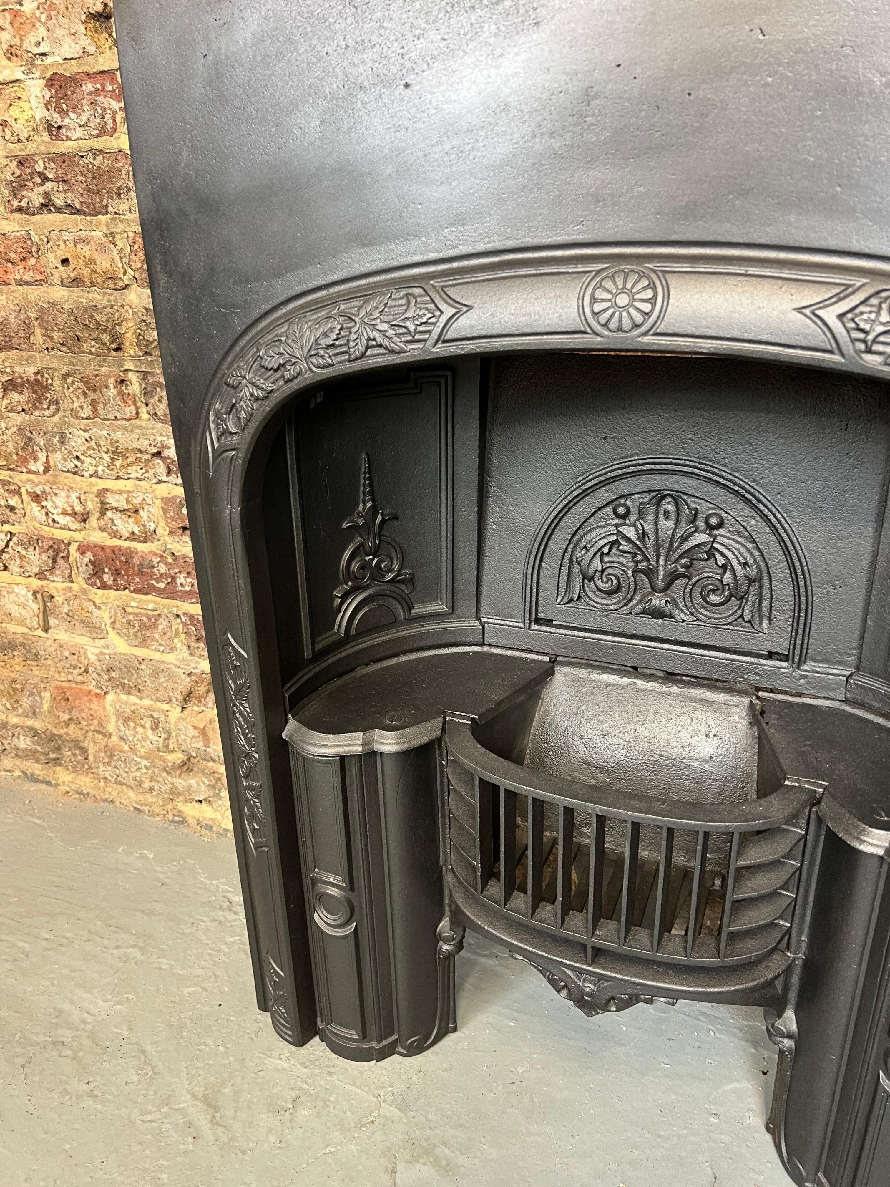 19th Century Cast Iron Fireplace Insert In Good Condition In London, GB