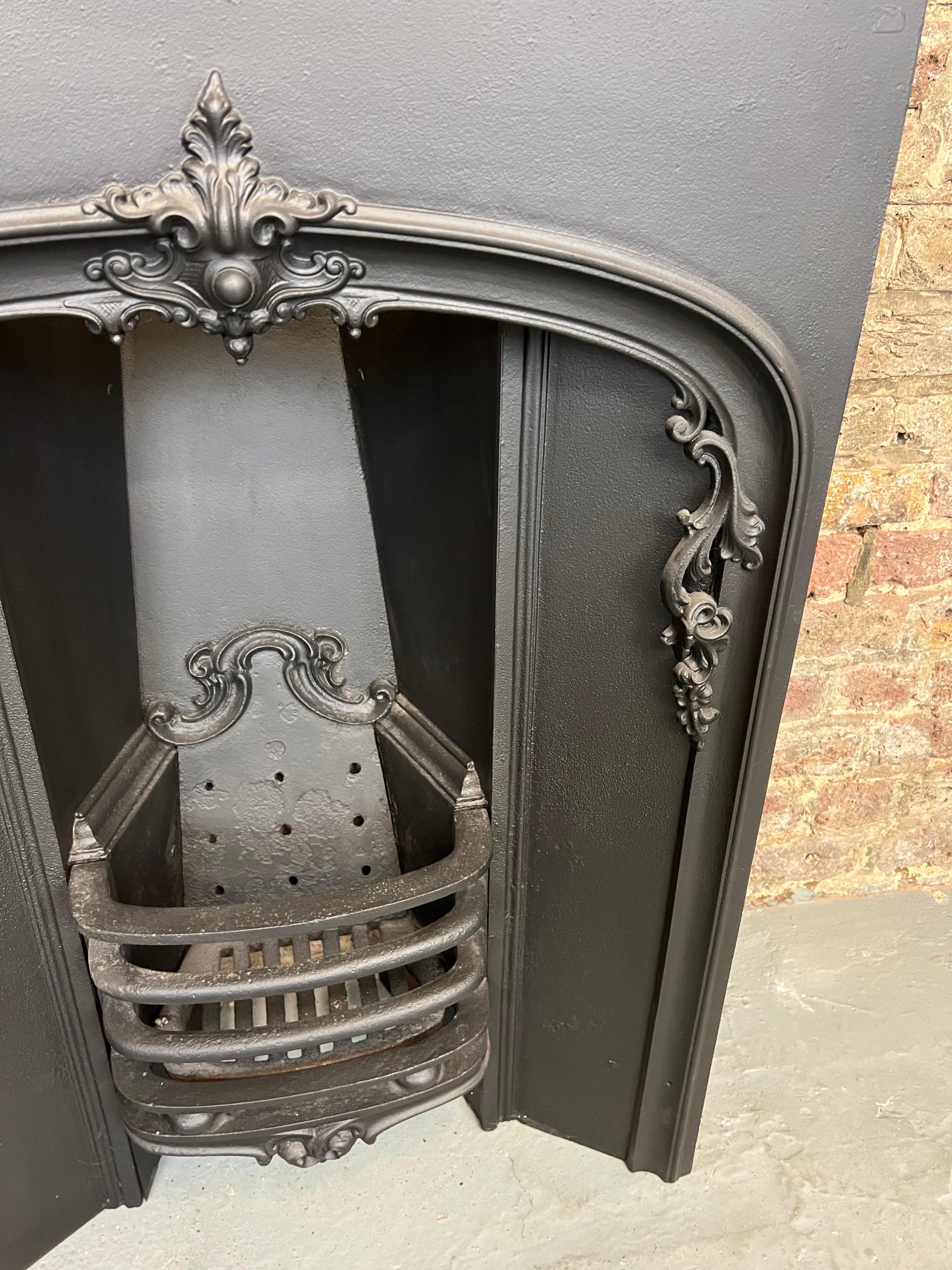 19th Century Cast Iron Fireplace Insert In Good Condition In London, GB
