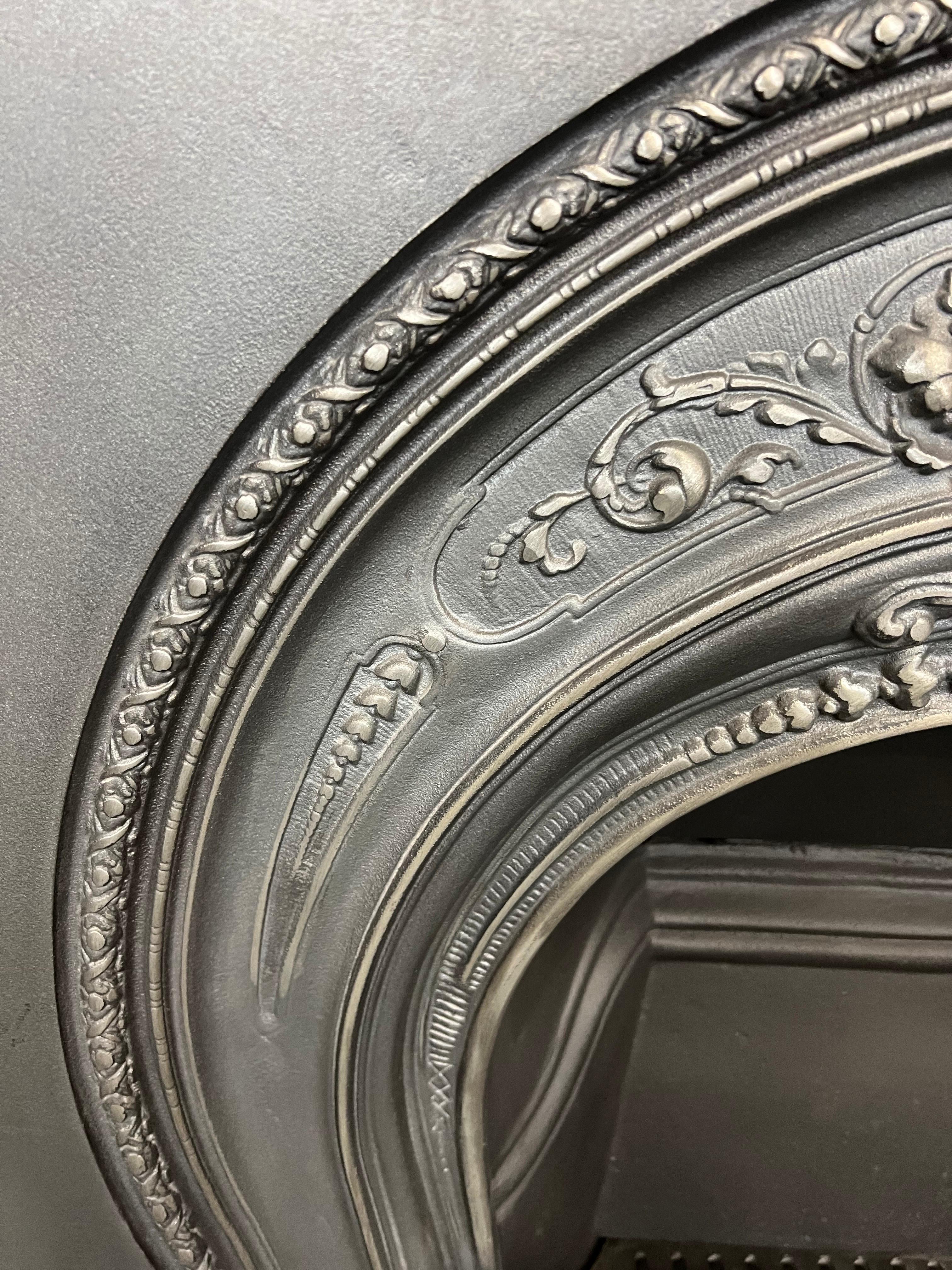 19th Century Cast Iron Fireplace Insert For Sale 2