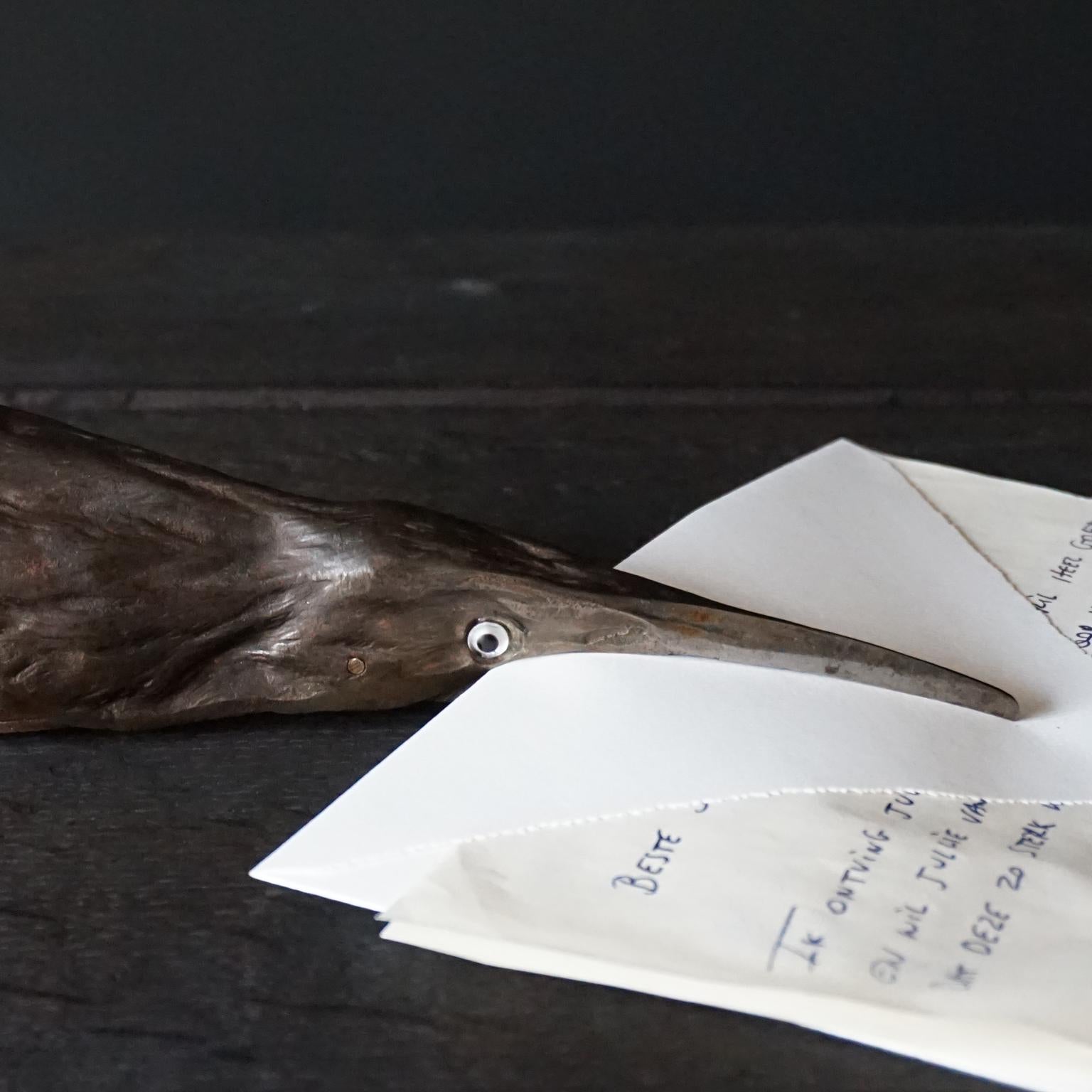 19. Jahrhundert Gusseisen Französisch figuralen Vogel Reiher Büroklammer oder Briefhalter im Angebot 2