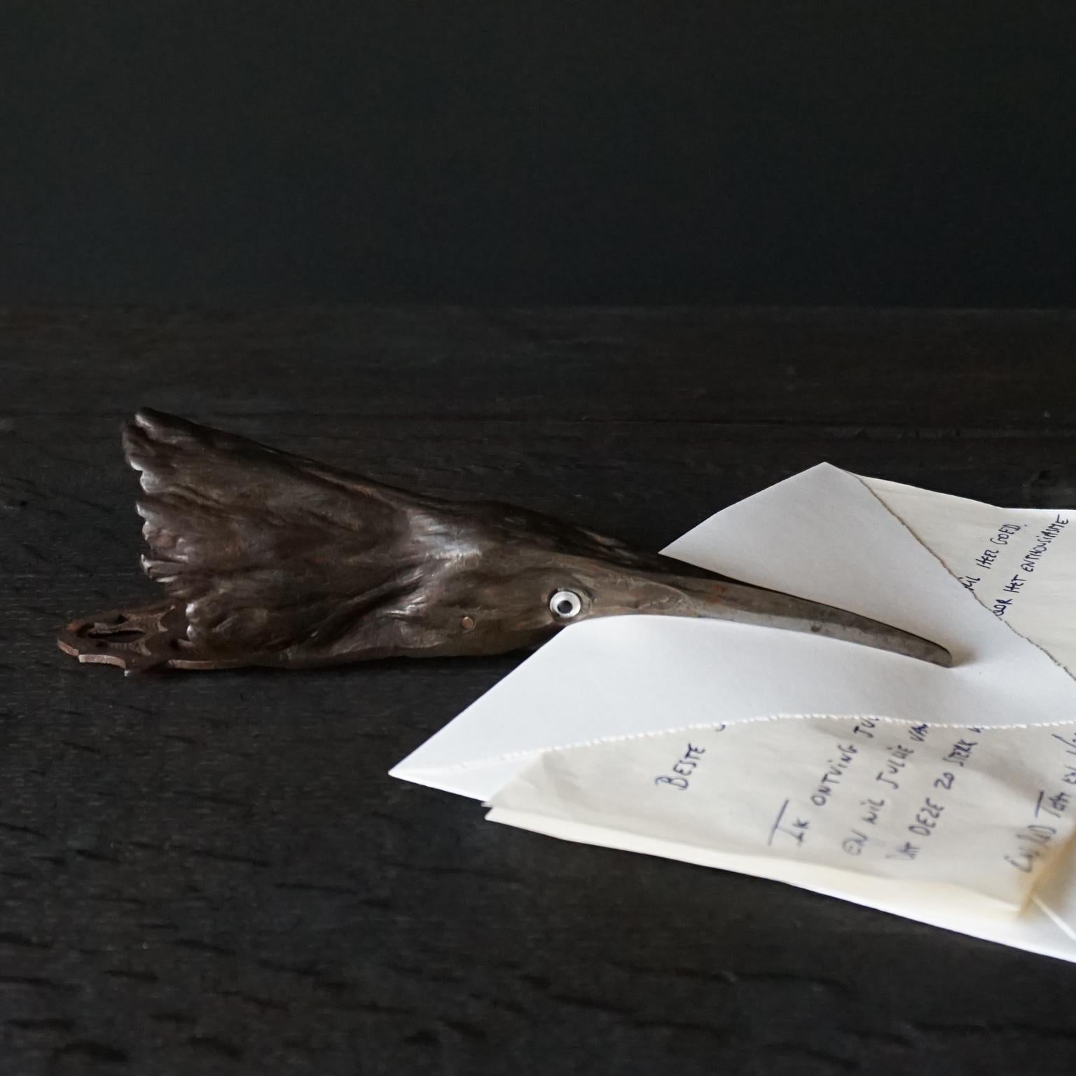 19. Jahrhundert Gusseisen Französisch figuralen Vogel Reiher Büroklammer oder Briefhalter im Angebot 3