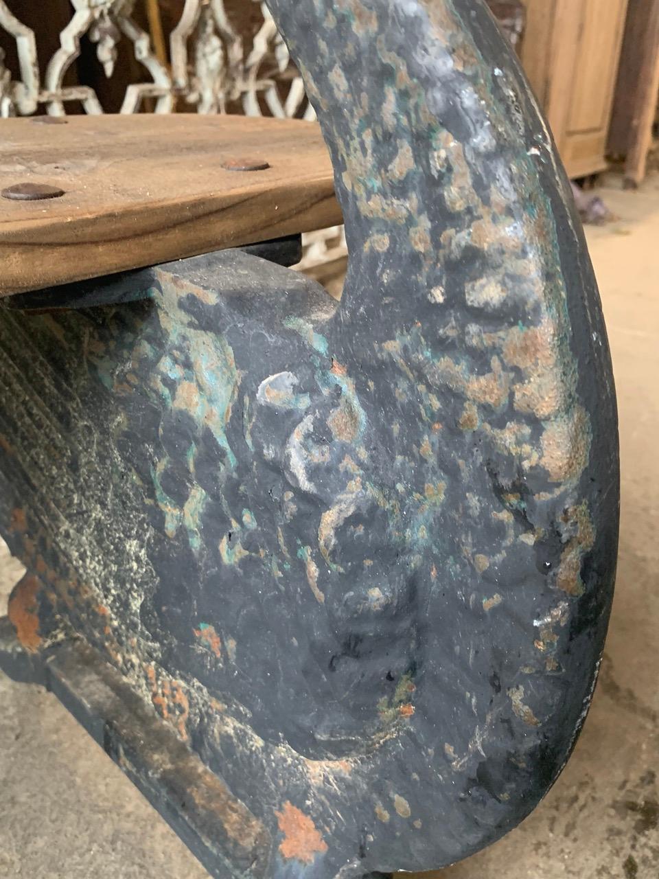 19th Century Cast Iron French Swan Garden Bench In Good Condition In Ongar, GB