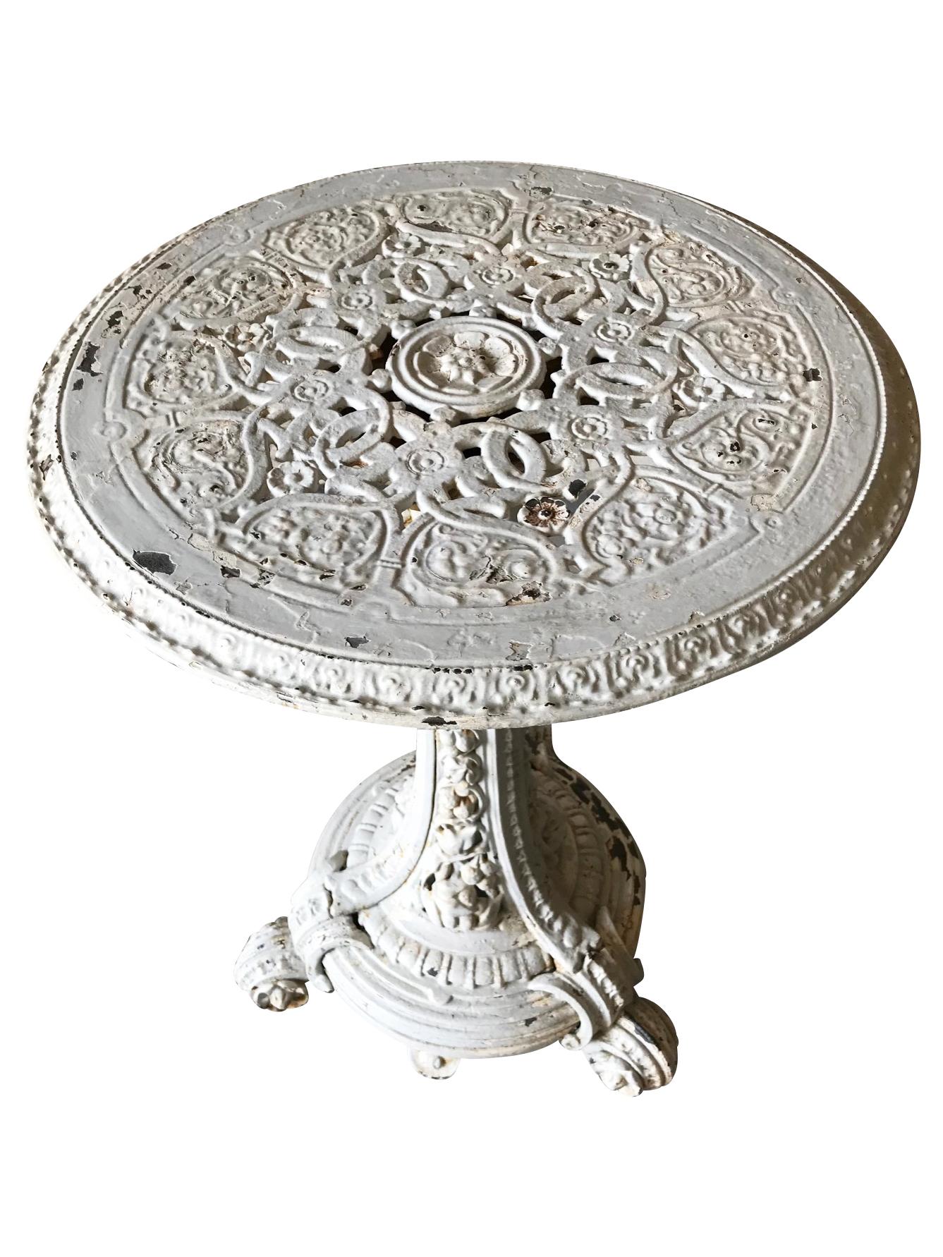 English 19th Century Cast Iron Garden Table For Sale
