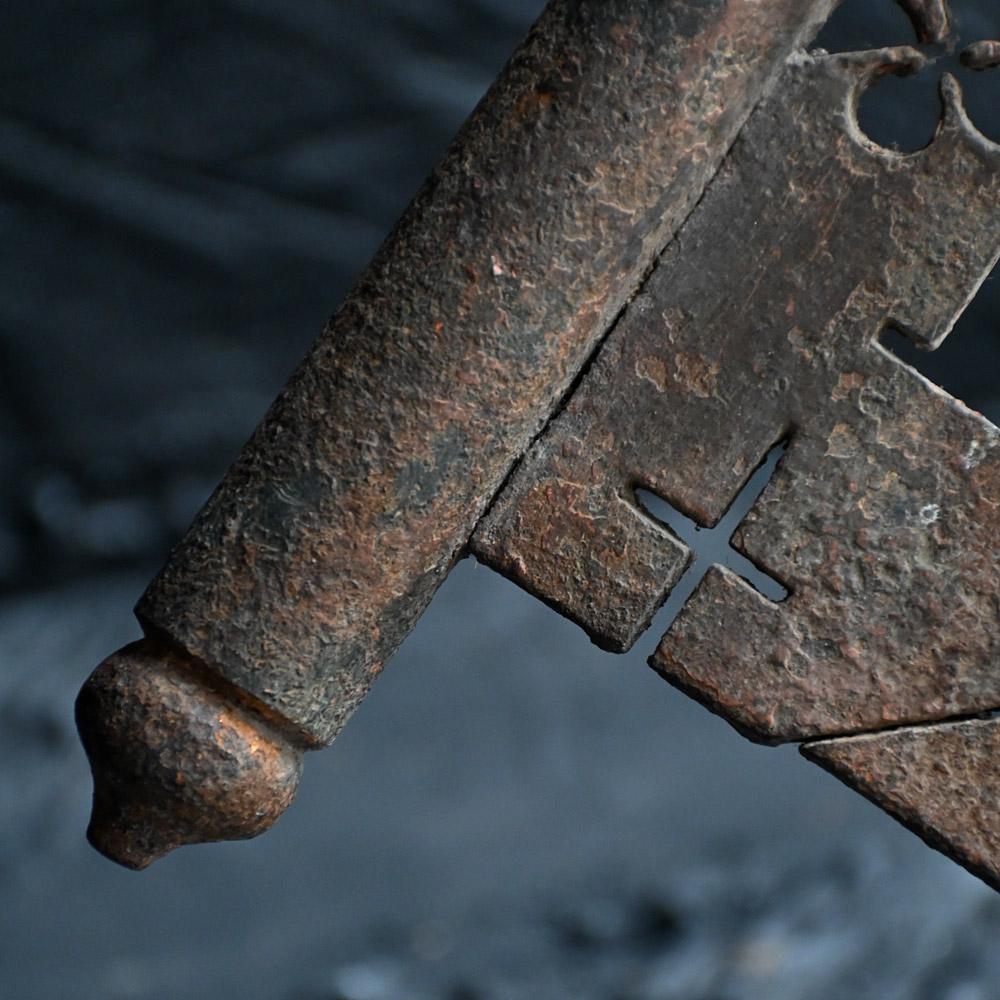 19th Century Cast Iron Hand Forged English Key Makers Trade sign For Sale 3
