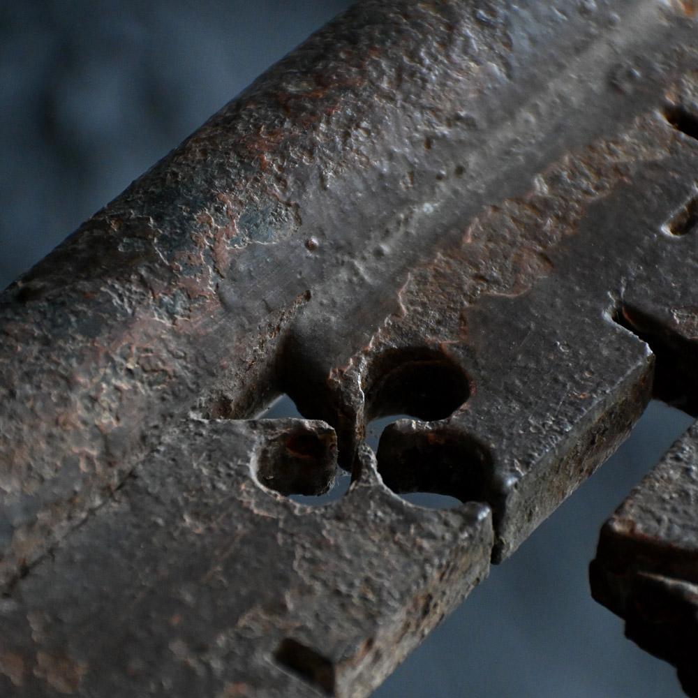 19th Century Cast Iron Hand Forged English Key Makers Trade sign For Sale 7