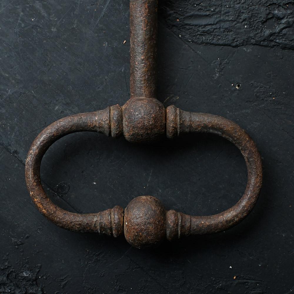 19th Century Cast Iron Hand Forged English Key Makers Trade sign

Hand forged solid cast iron 19th Century key makers trade sign, with the letter “R” or “B” in the central lock section surrounded by small leaf and cross’s design motifs. One of the