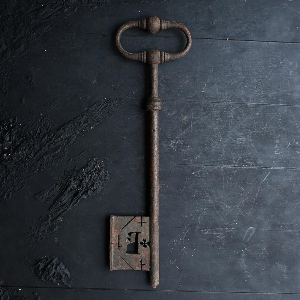 Victorian 19th Century Cast Iron Hand Forged English Key Makers Trade sign For Sale