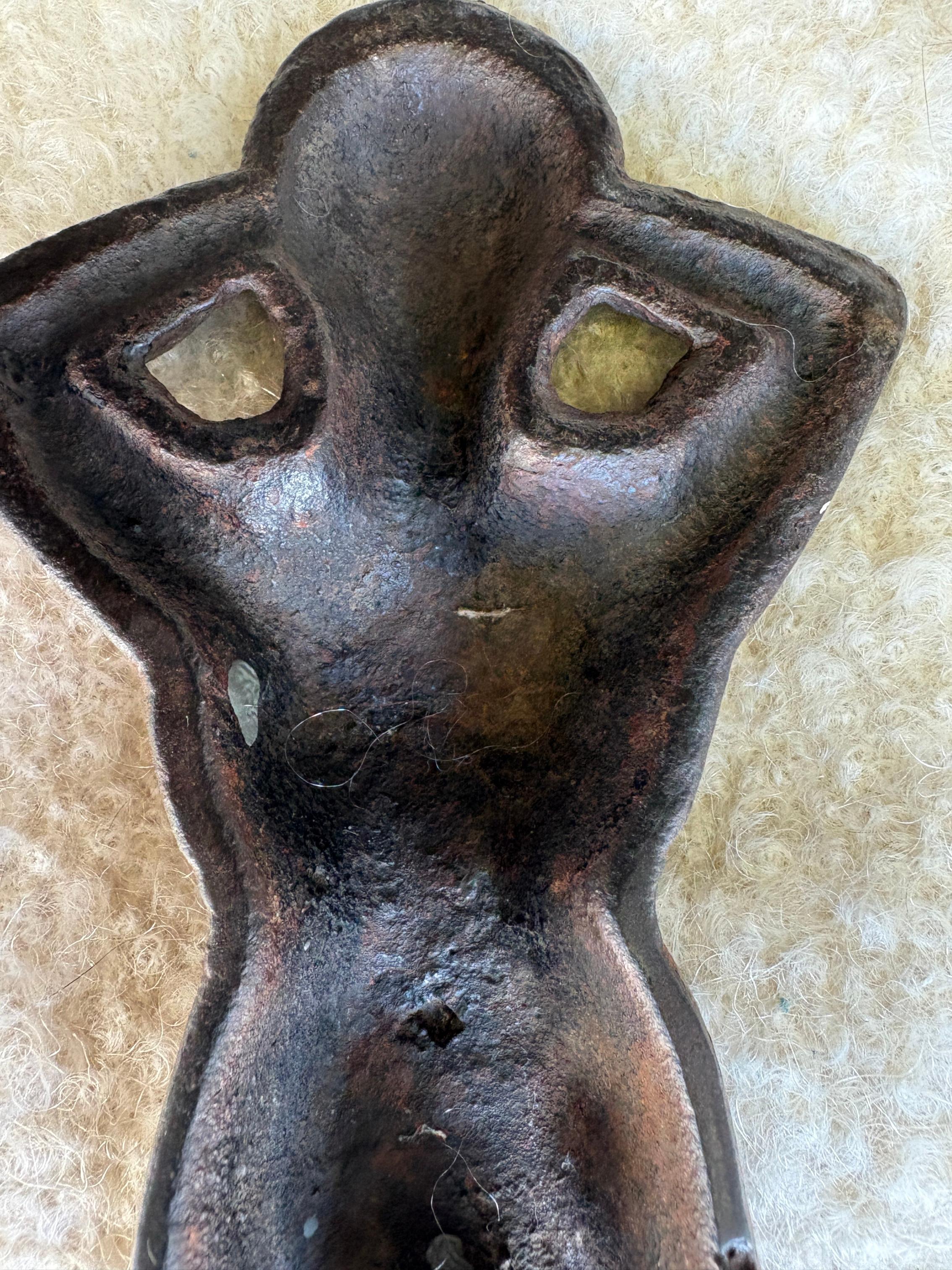 Ce cric à bottes de dame en fonte du 19e siècle, inhabituel et usé, est en bon état.