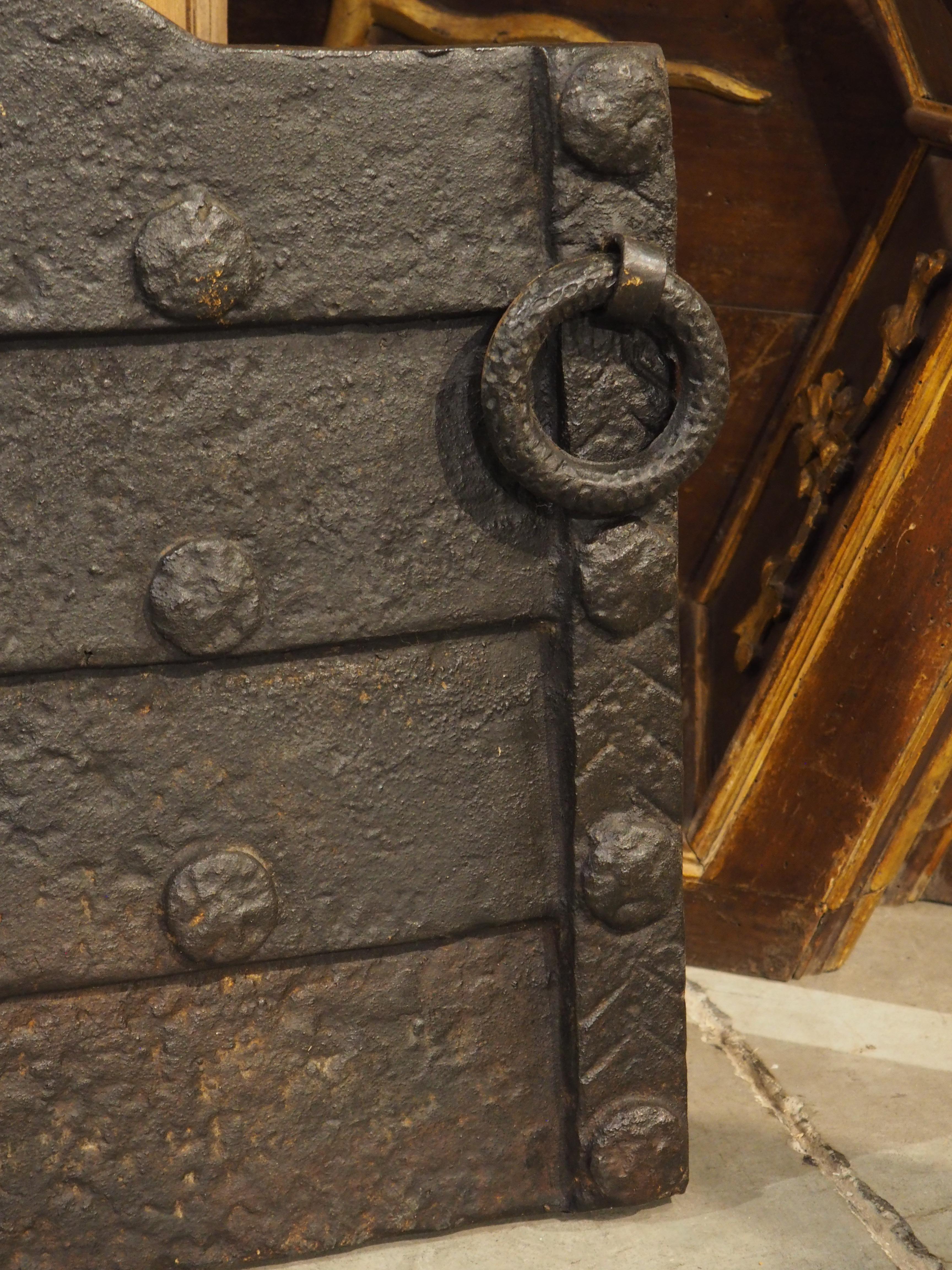 French 19th Century Cast Iron Medieval Style Fireback with Horizontal Lapping and Rings For Sale