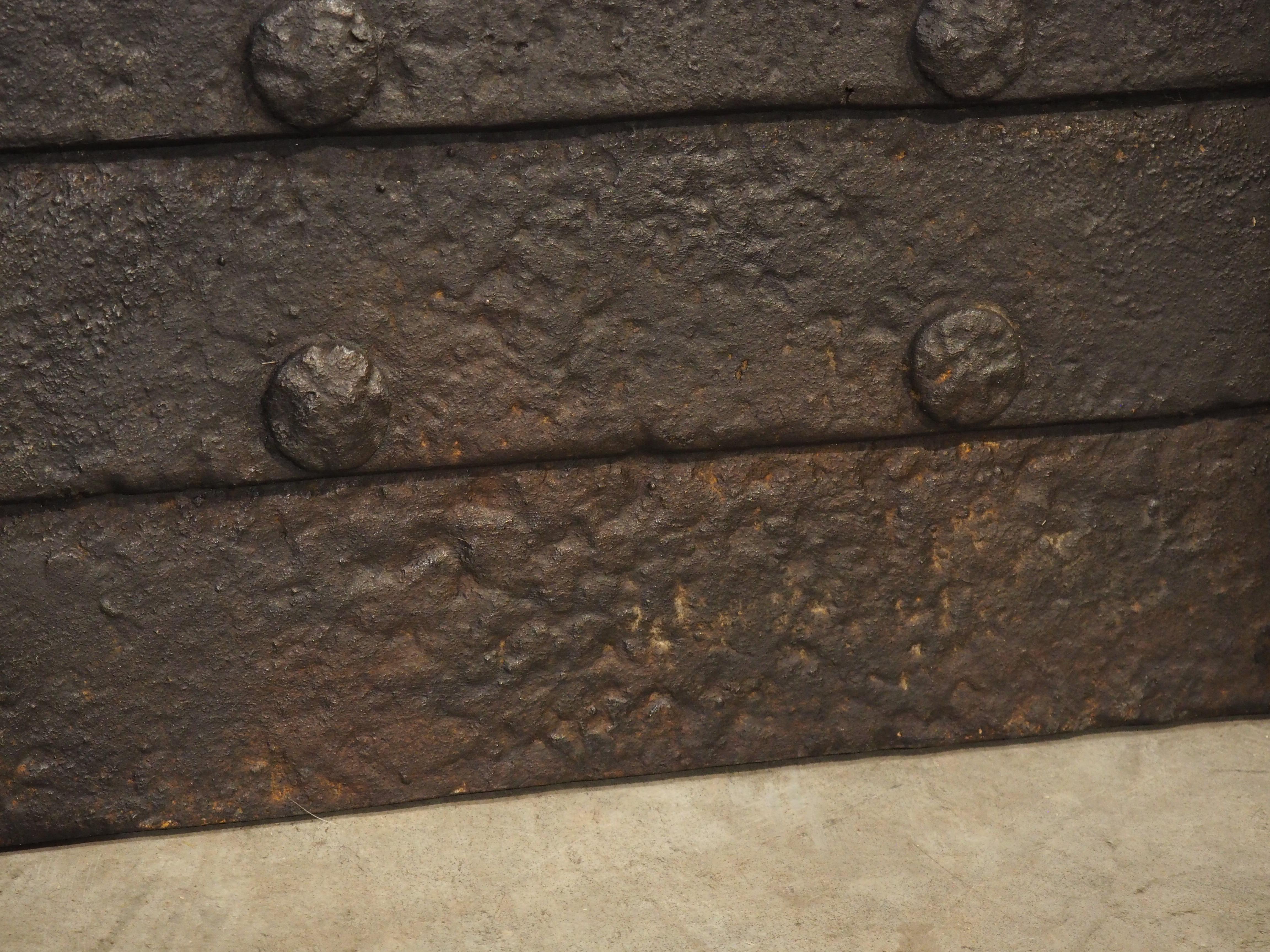 19th Century Cast Iron Medieval Style Fireback with Horizontal Lapping and Rings In Good Condition For Sale In Dallas, TX