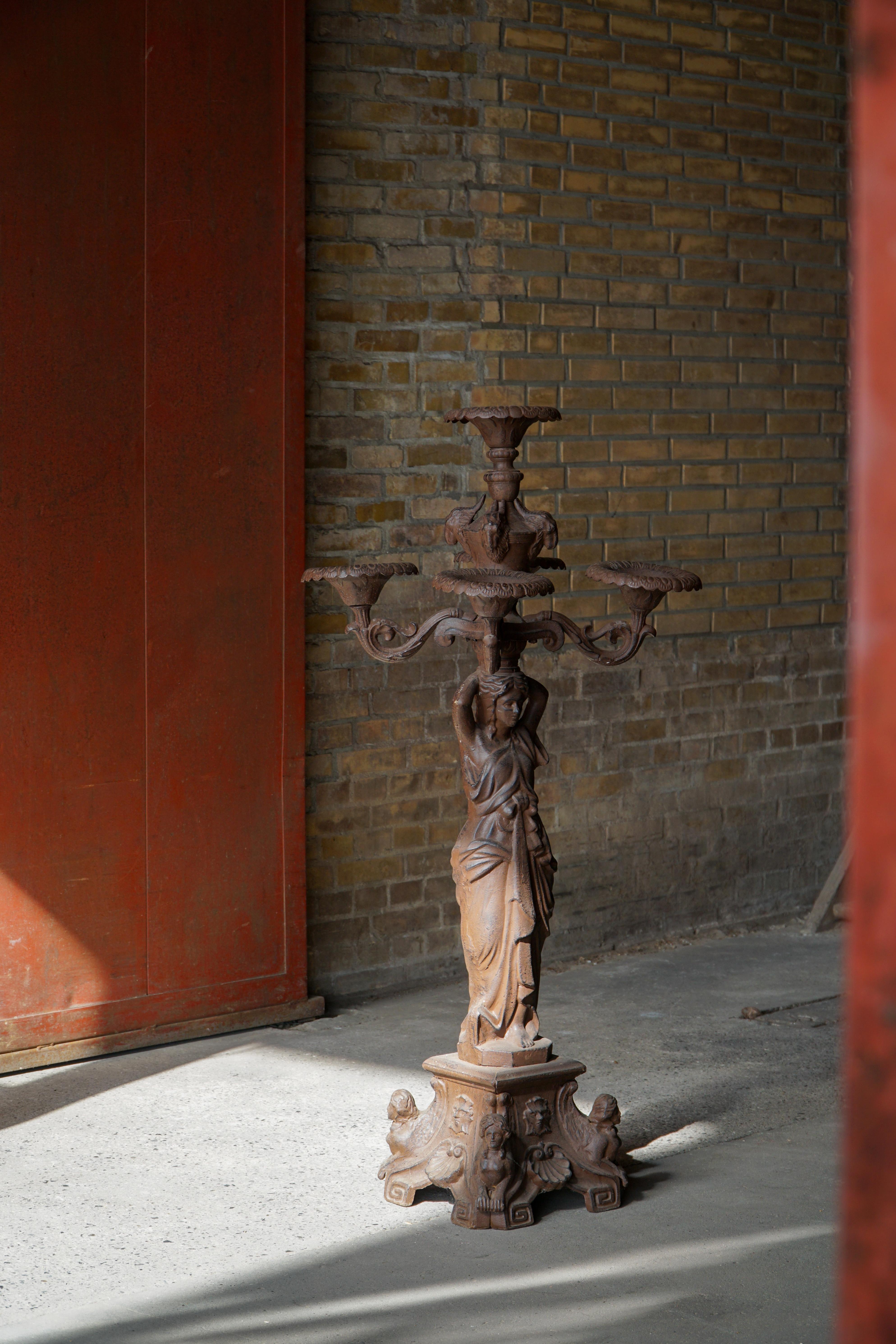 Scultura a candelabro per esterni in ghisa del XIX secolo, cinque supporti, Francia in vendita 11