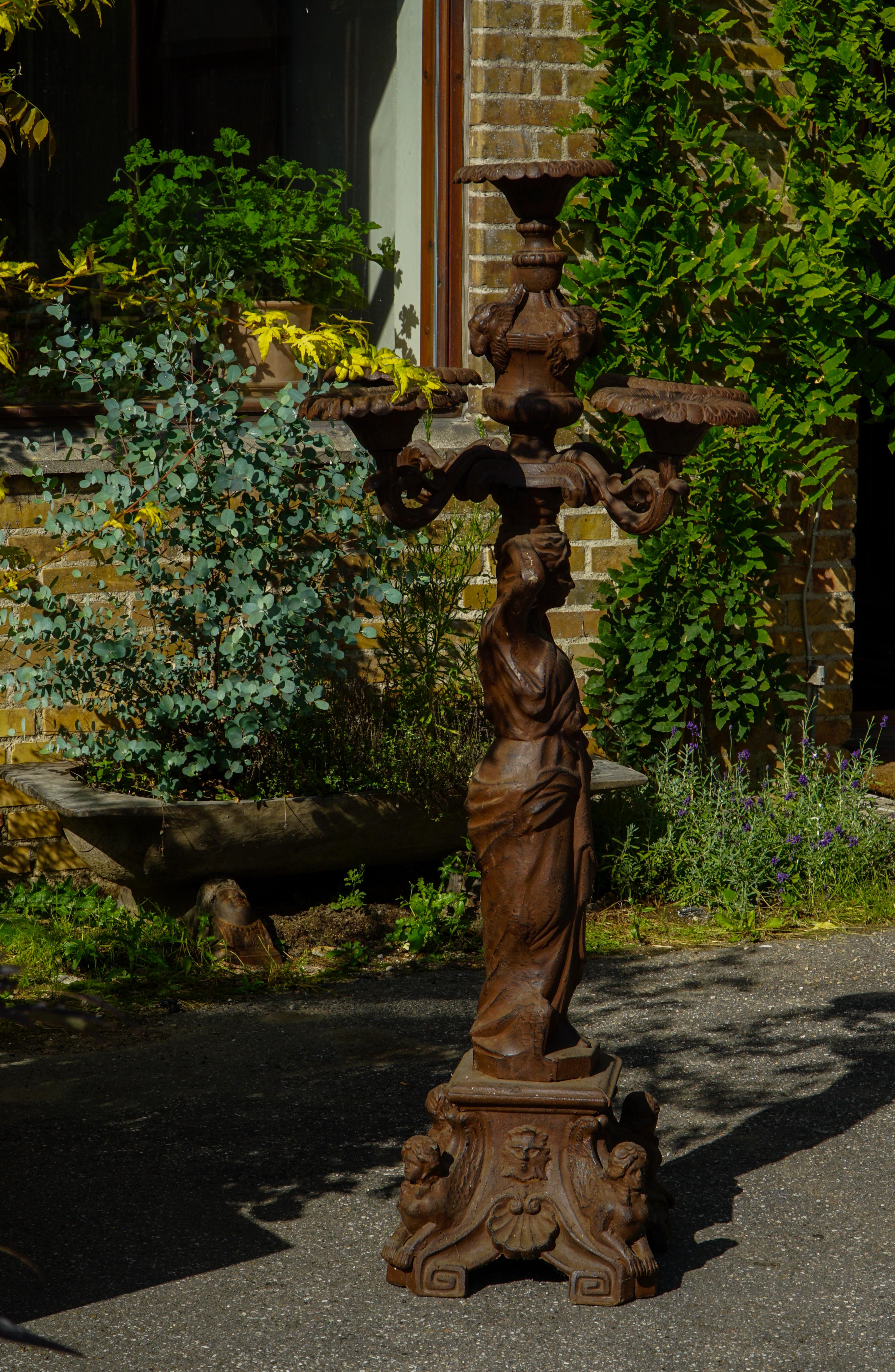 Scultura a candelabro per esterni in ghisa del XIX secolo, cinque supporti, Francia in vendita 12