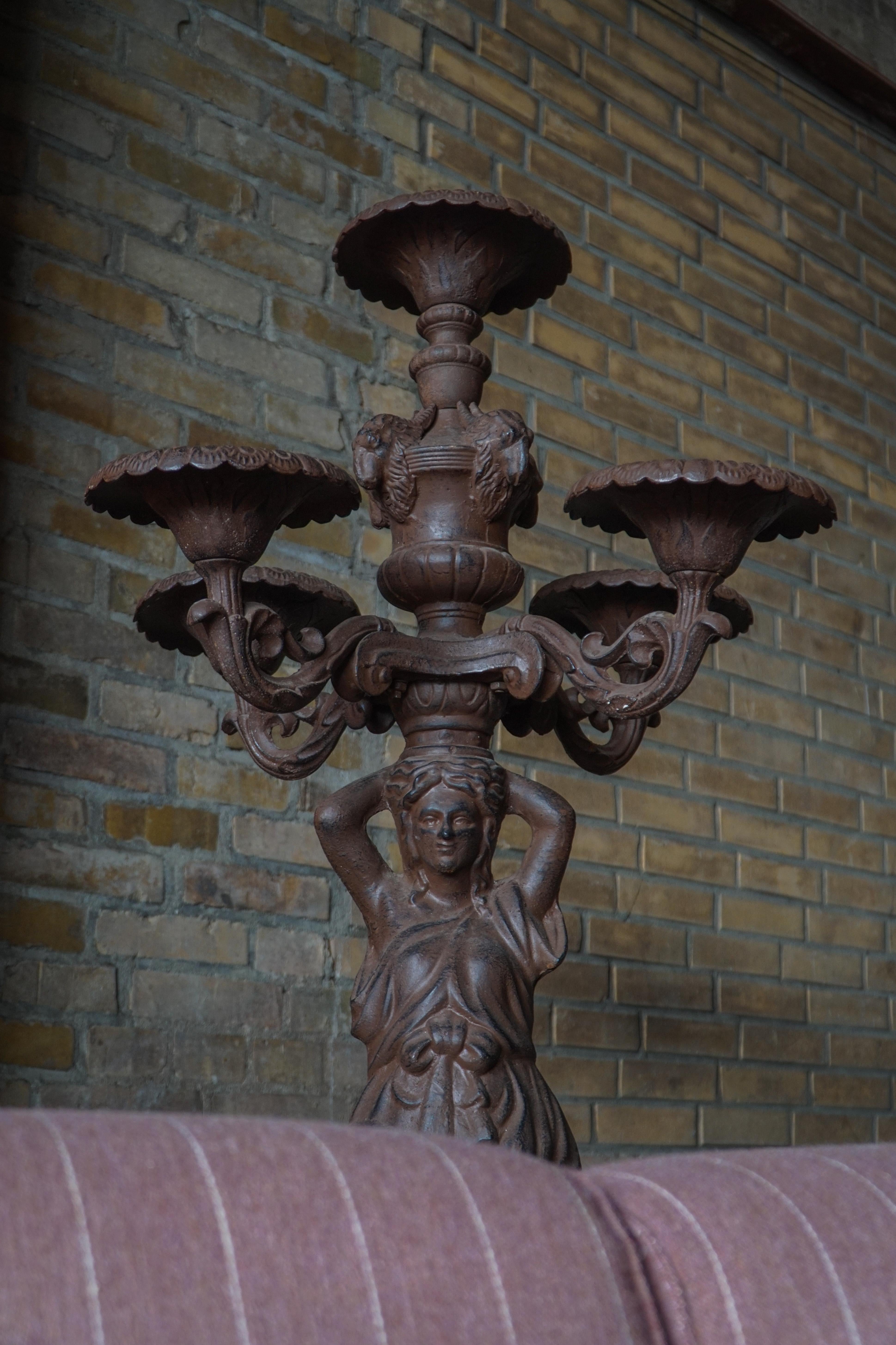 Scultura a candelabro per esterni in ghisa del XIX secolo, cinque supporti, Francia in vendita 14