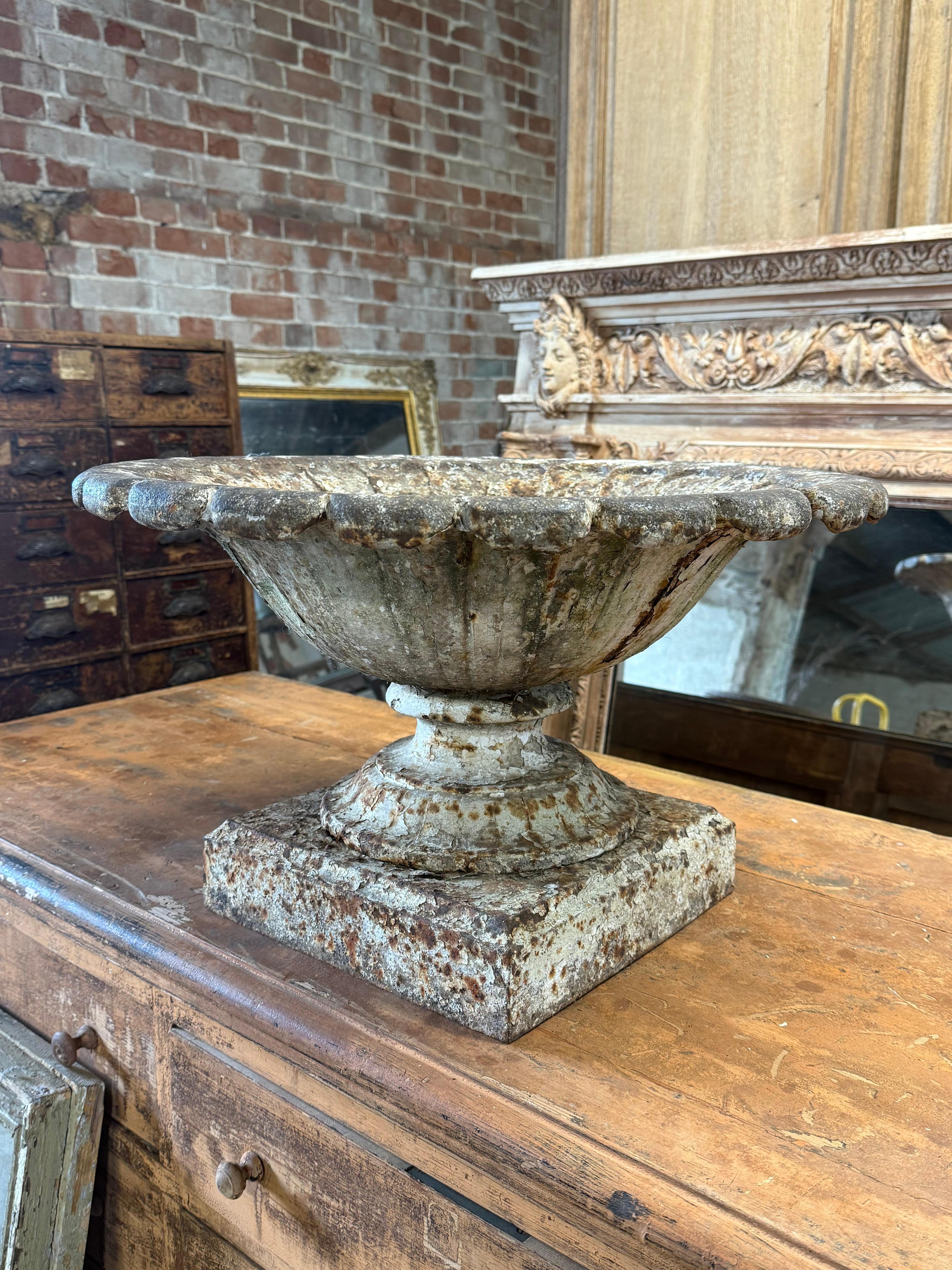 19th Century Cast Iron Tazza Urn In Distressed Condition For Sale In Ongar, GB