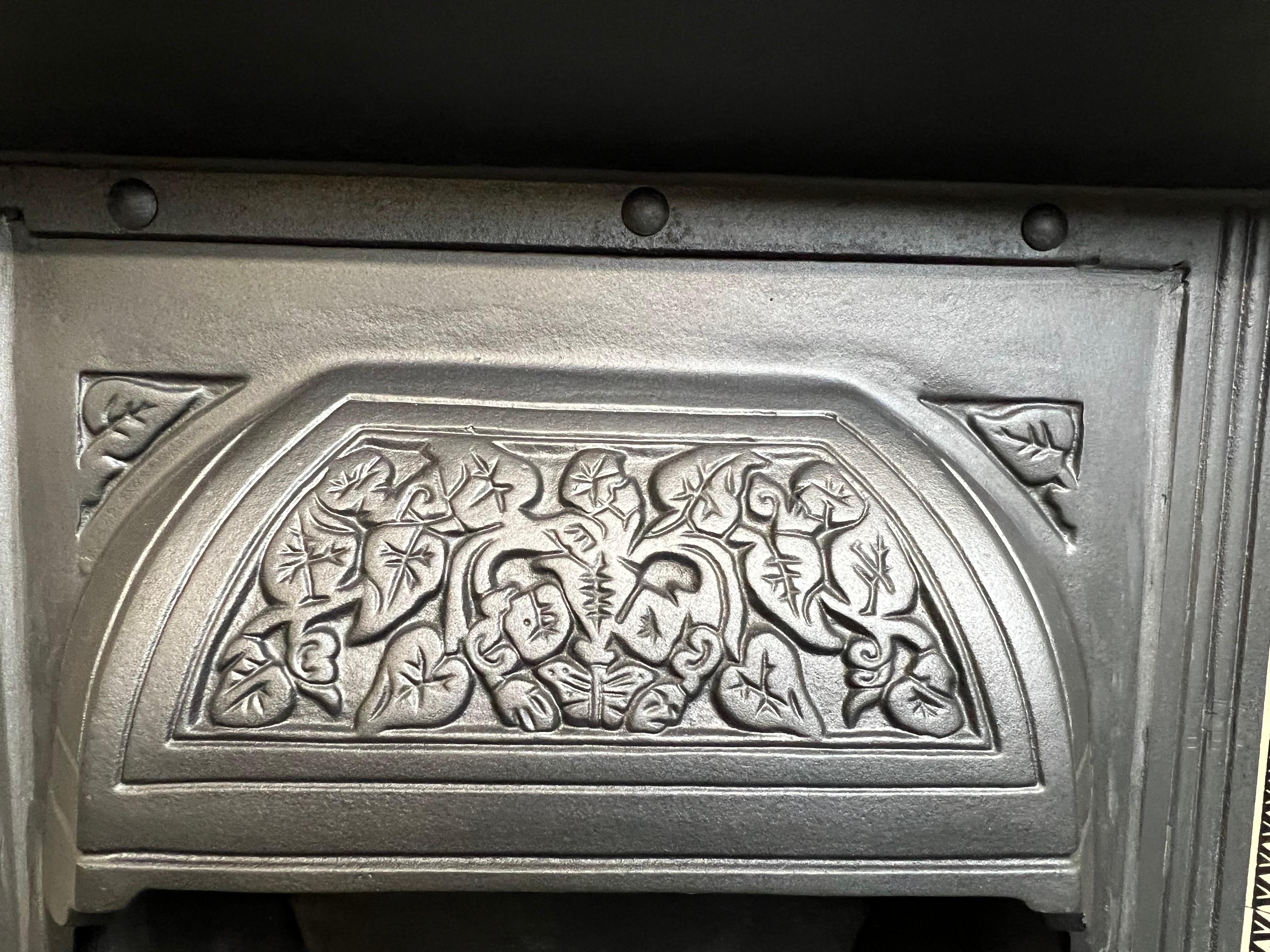 19th Century Cast Iron Tiled Fireplace Insert For Sale 5